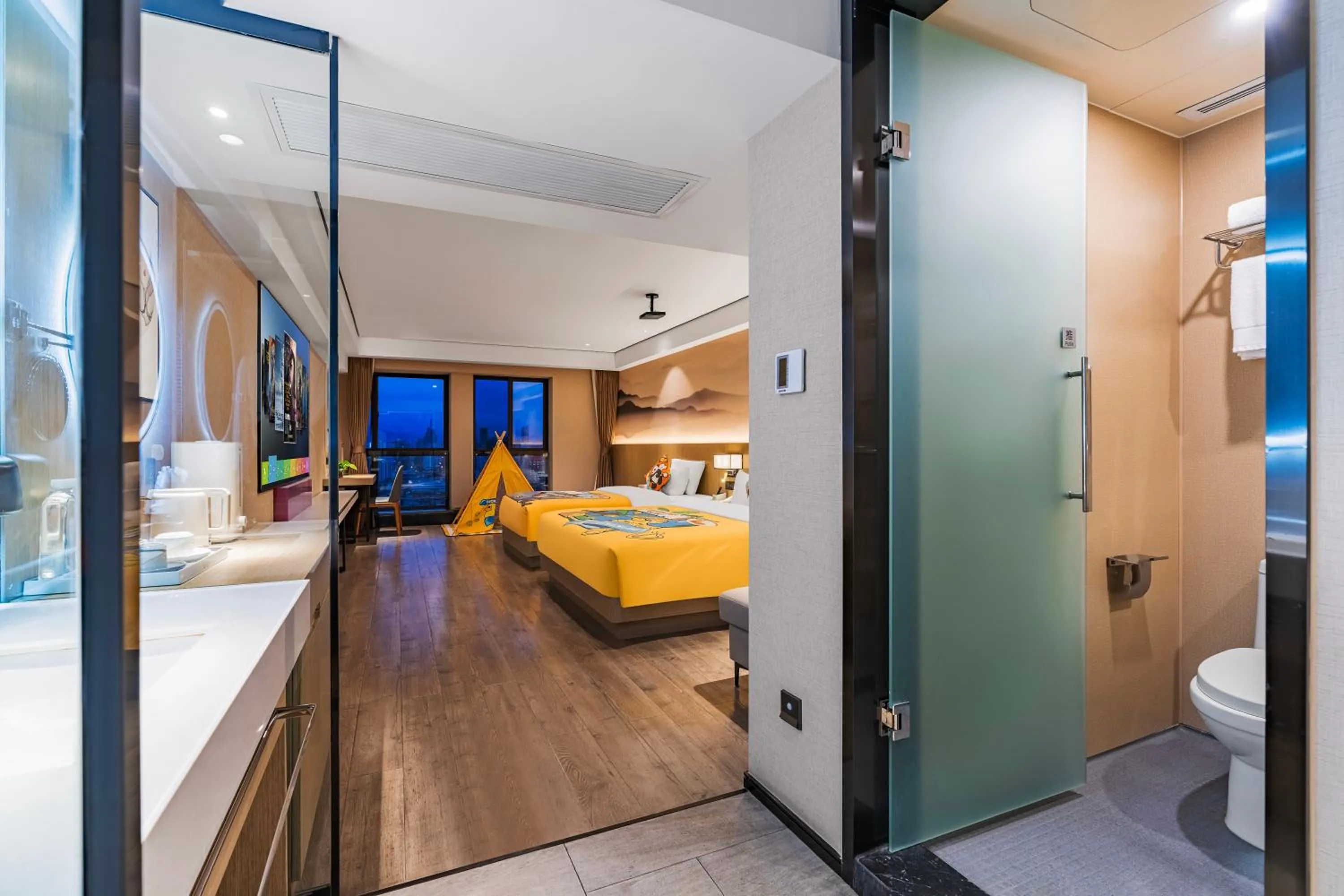 Property building, Bed in Ramada Encore by Wyndham Kunming Guandu