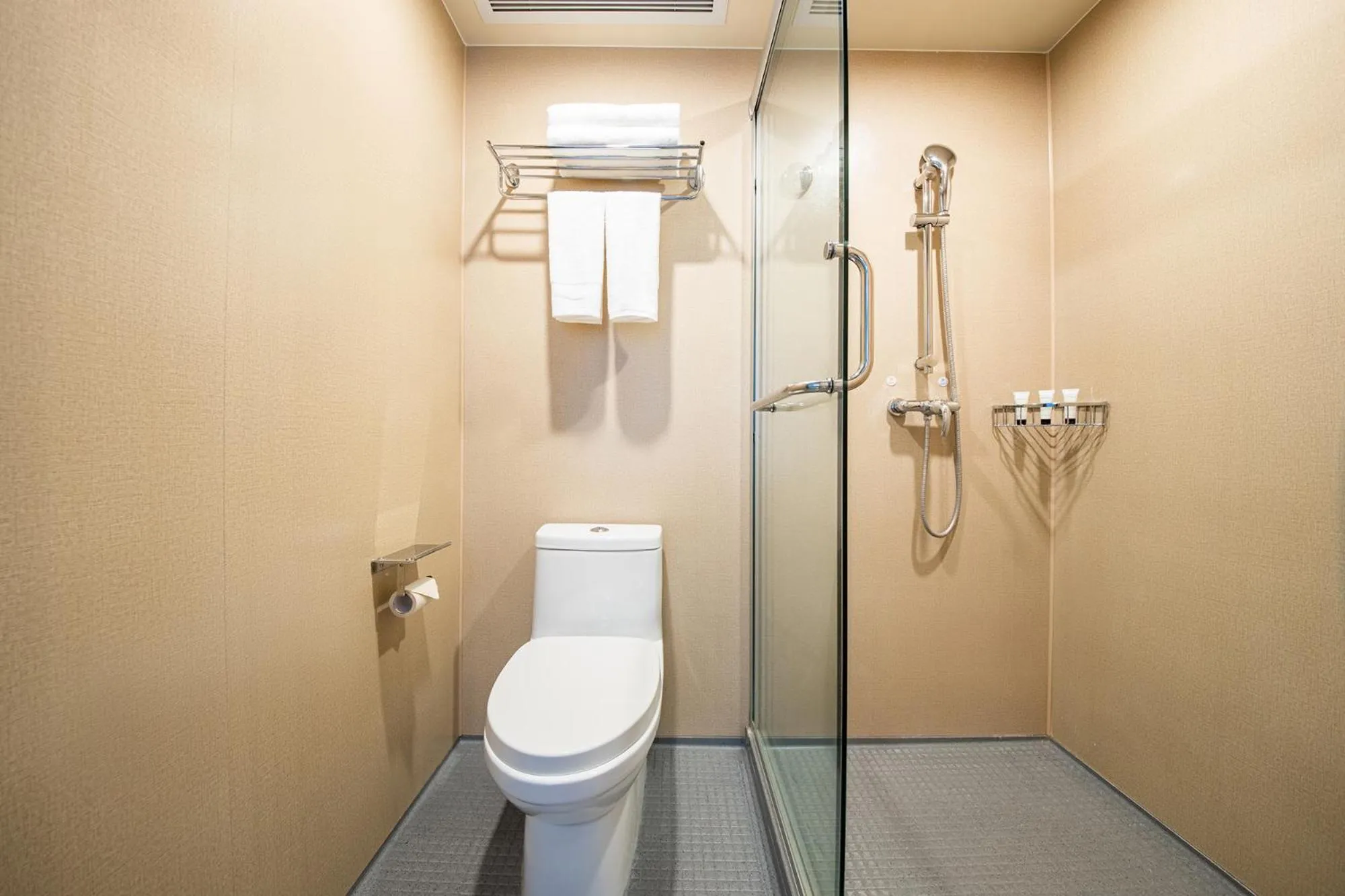 Toilet in Ramada Encore by Wyndham Kunming Guandu