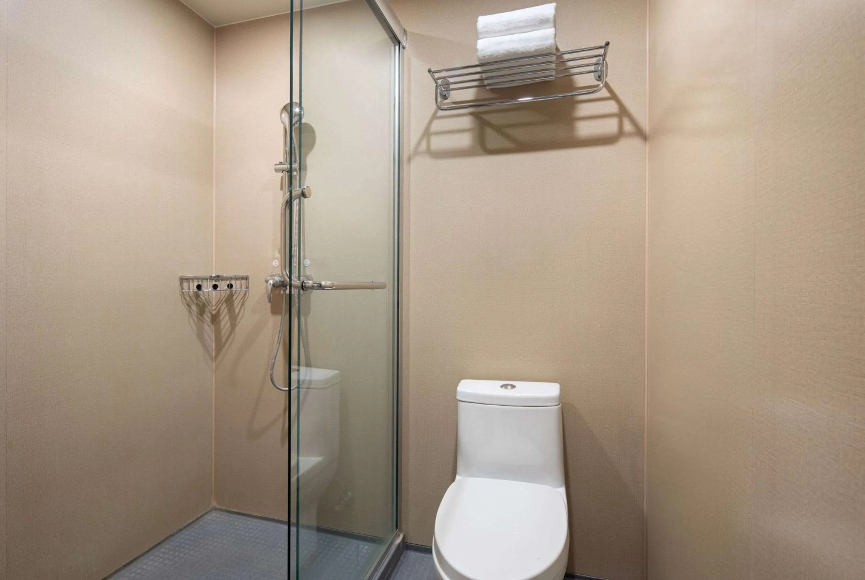 TV and multimedia in Ramada Encore by Wyndham Kunming Guandu