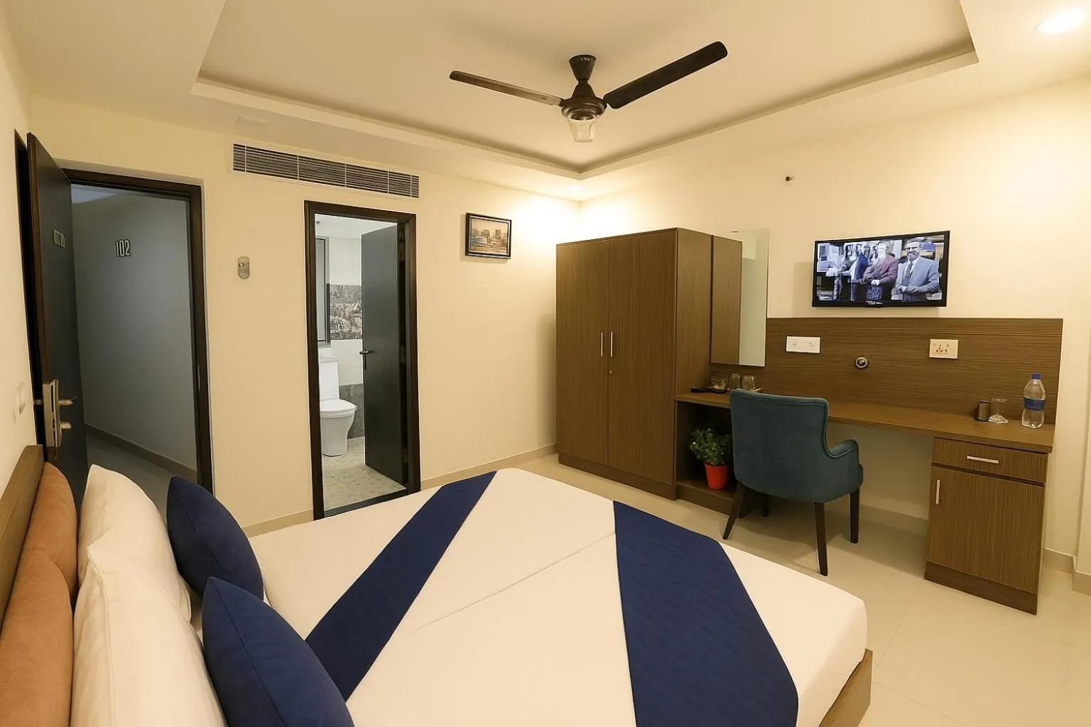 Bed in Hotel The Heights