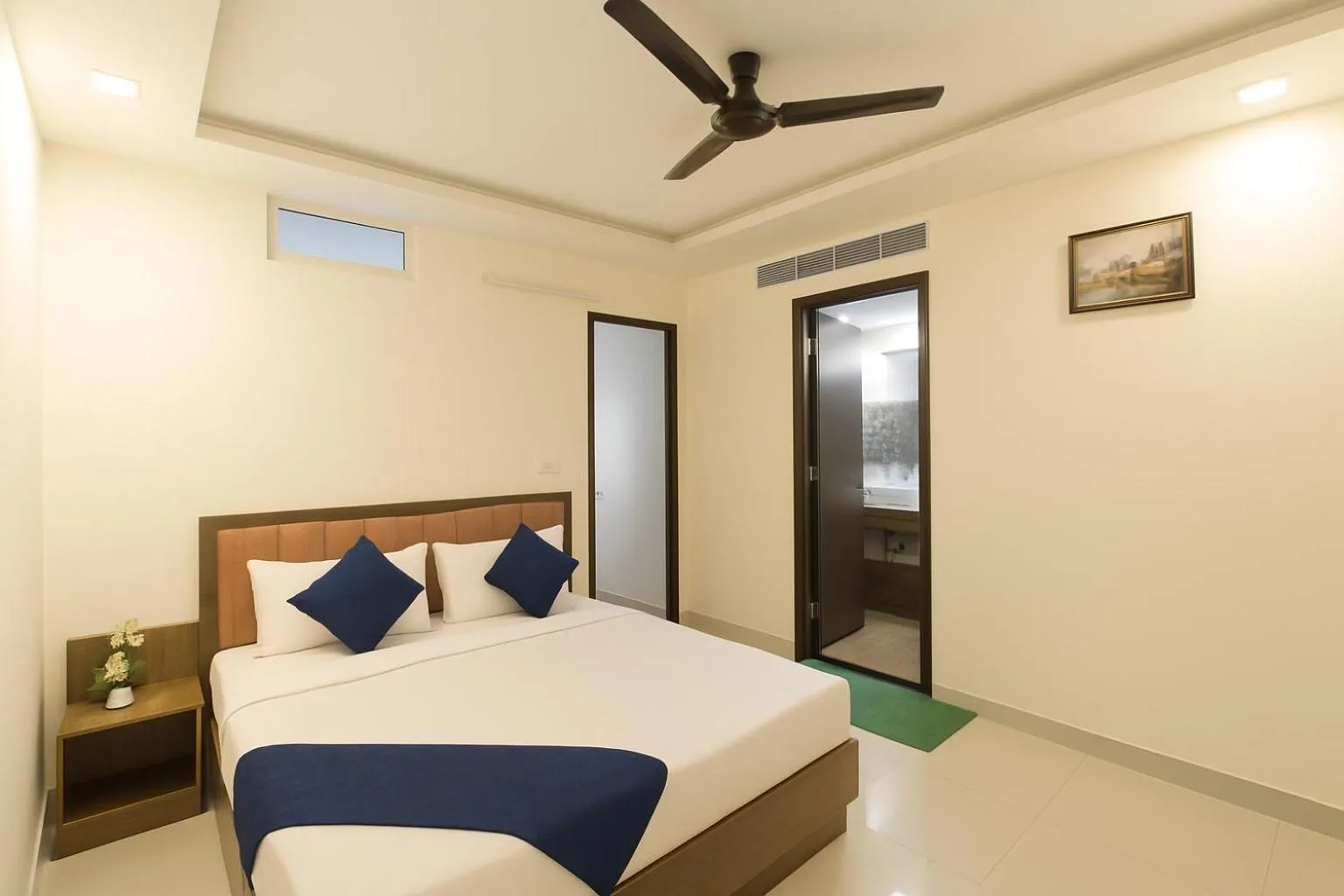 Bed in Hotel The Heights