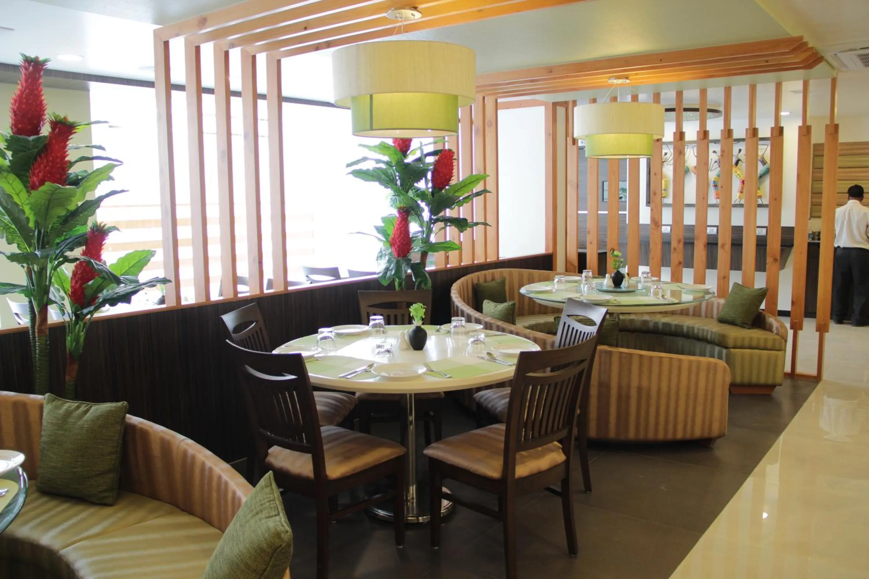 Restaurant/places to eat in Hotel Green Olive