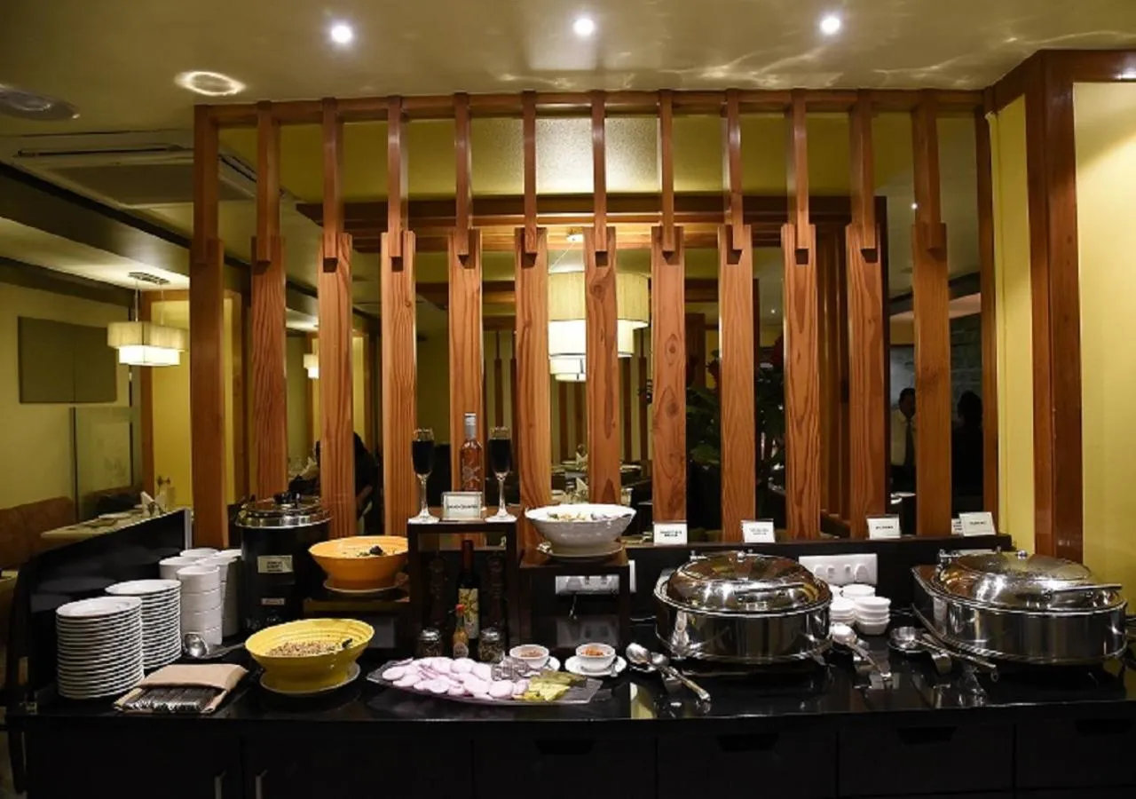 Restaurant/places to eat in Hotel Green Olive