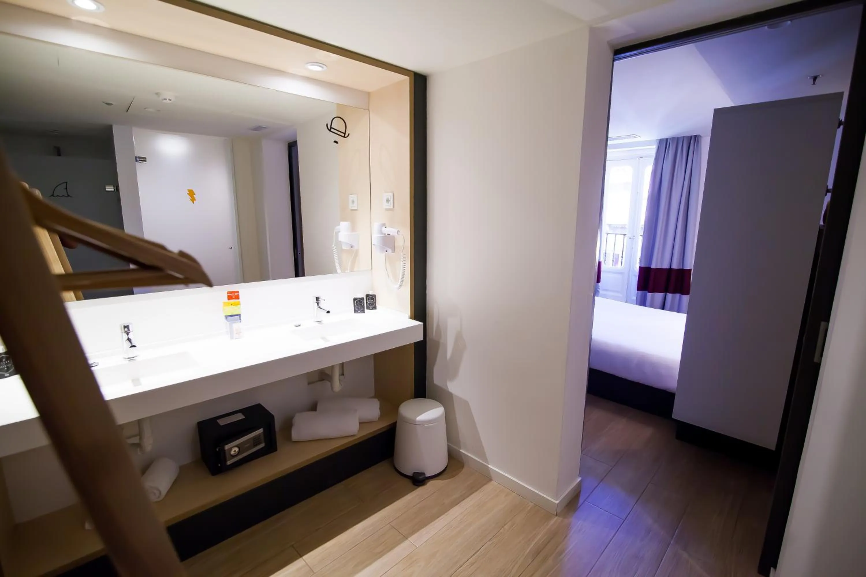 Bathroom, Bed in Toc Hostel Madrid