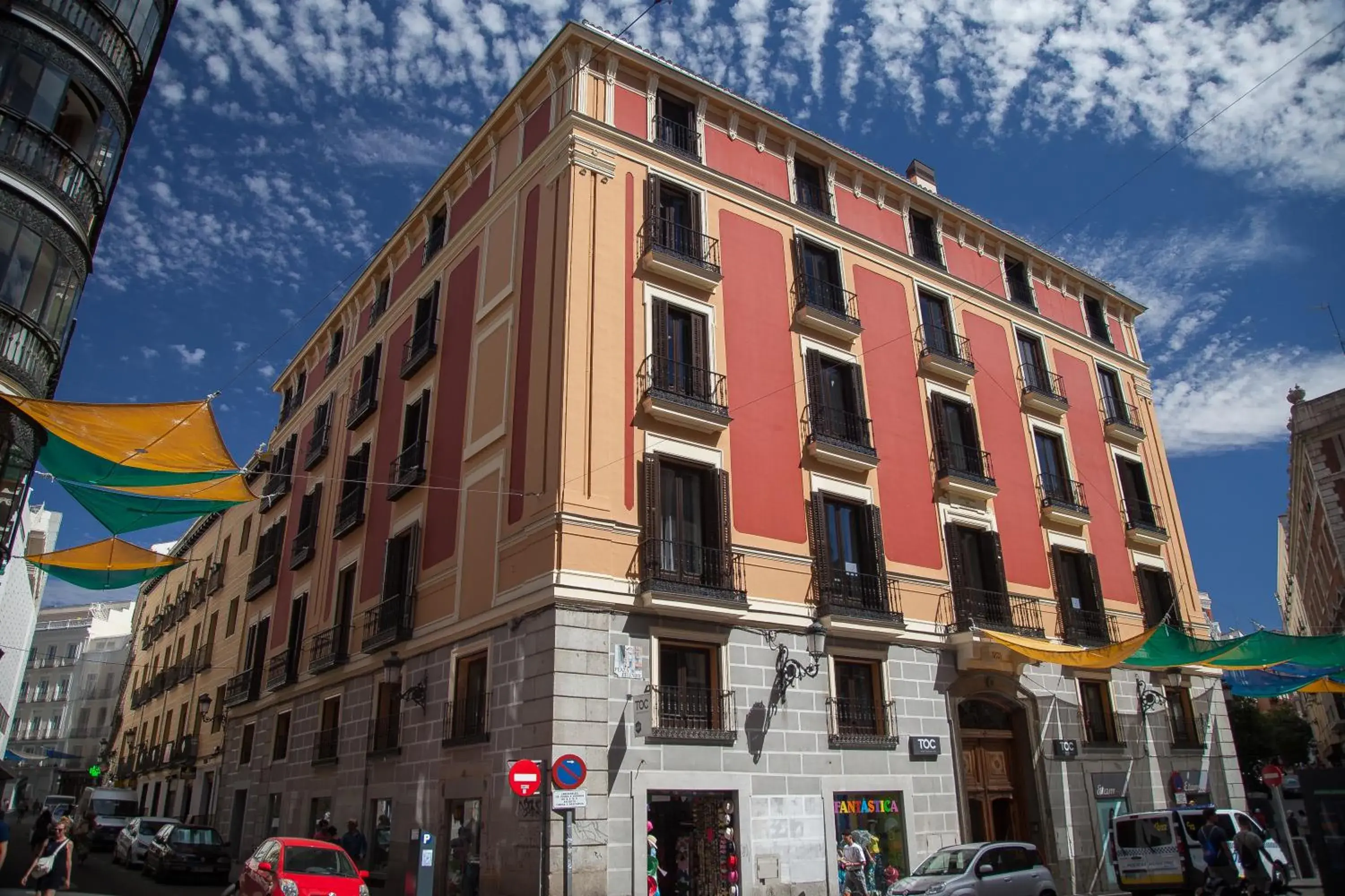 Facade/entrance, Property Building in Toc Hostel Madrid