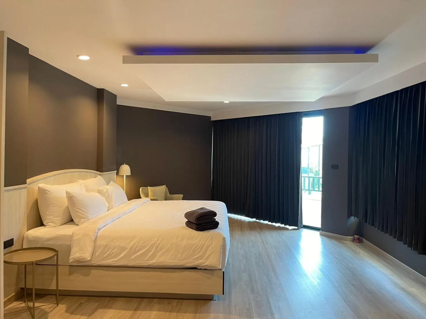 Bed in Solis Beach Hotel Rajamangala