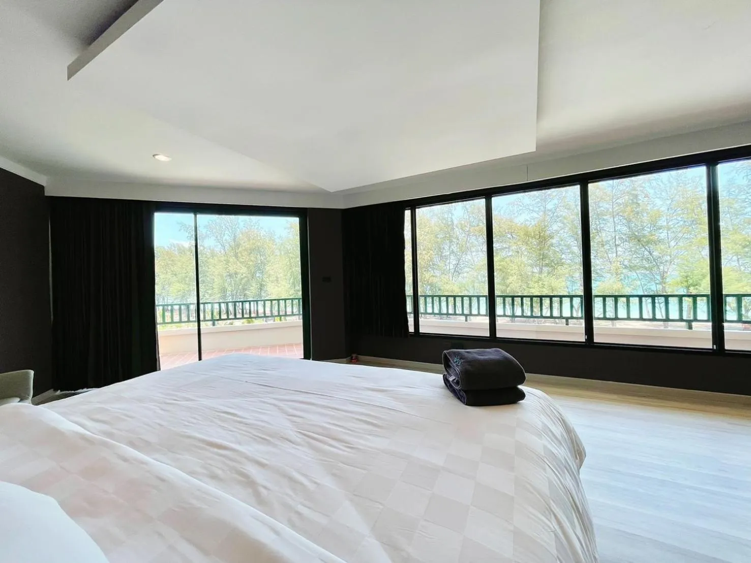 Bedroom, Bed in Solis Beach Hotel Rajamangala