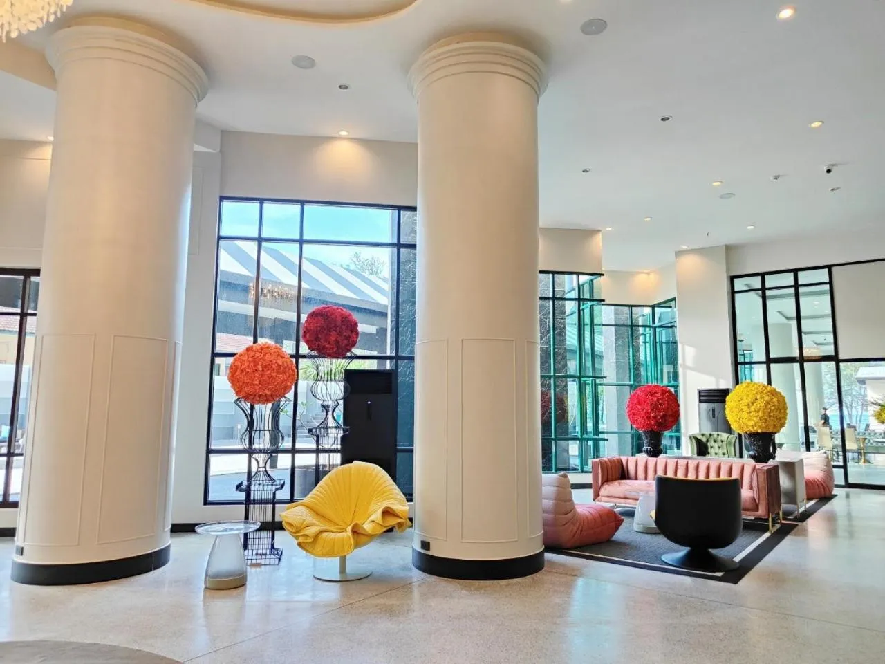 Lobby or reception in Solis Beach Hotel Rajamangala