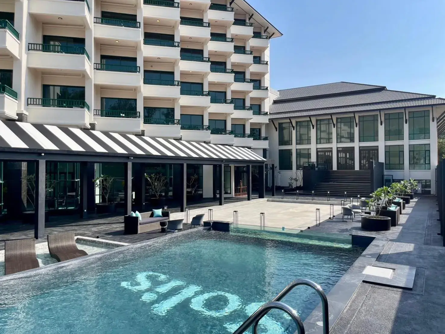 Swimming pool in Solis Beach Hotel Rajamangala Swimming pool in Solis Beach Hotel Rajamangala