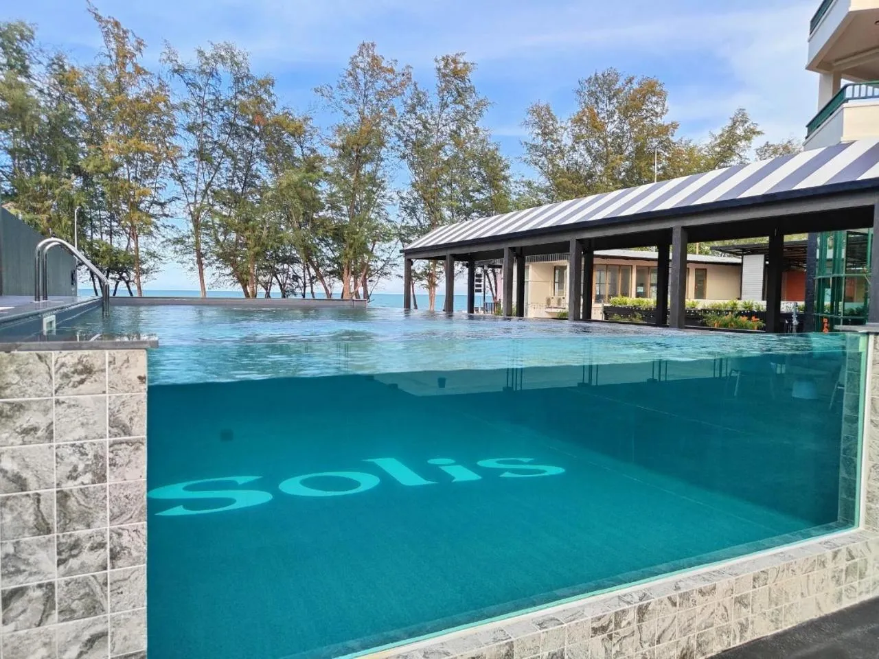 Swimming pool in Solis Beach Hotel Rajamangala