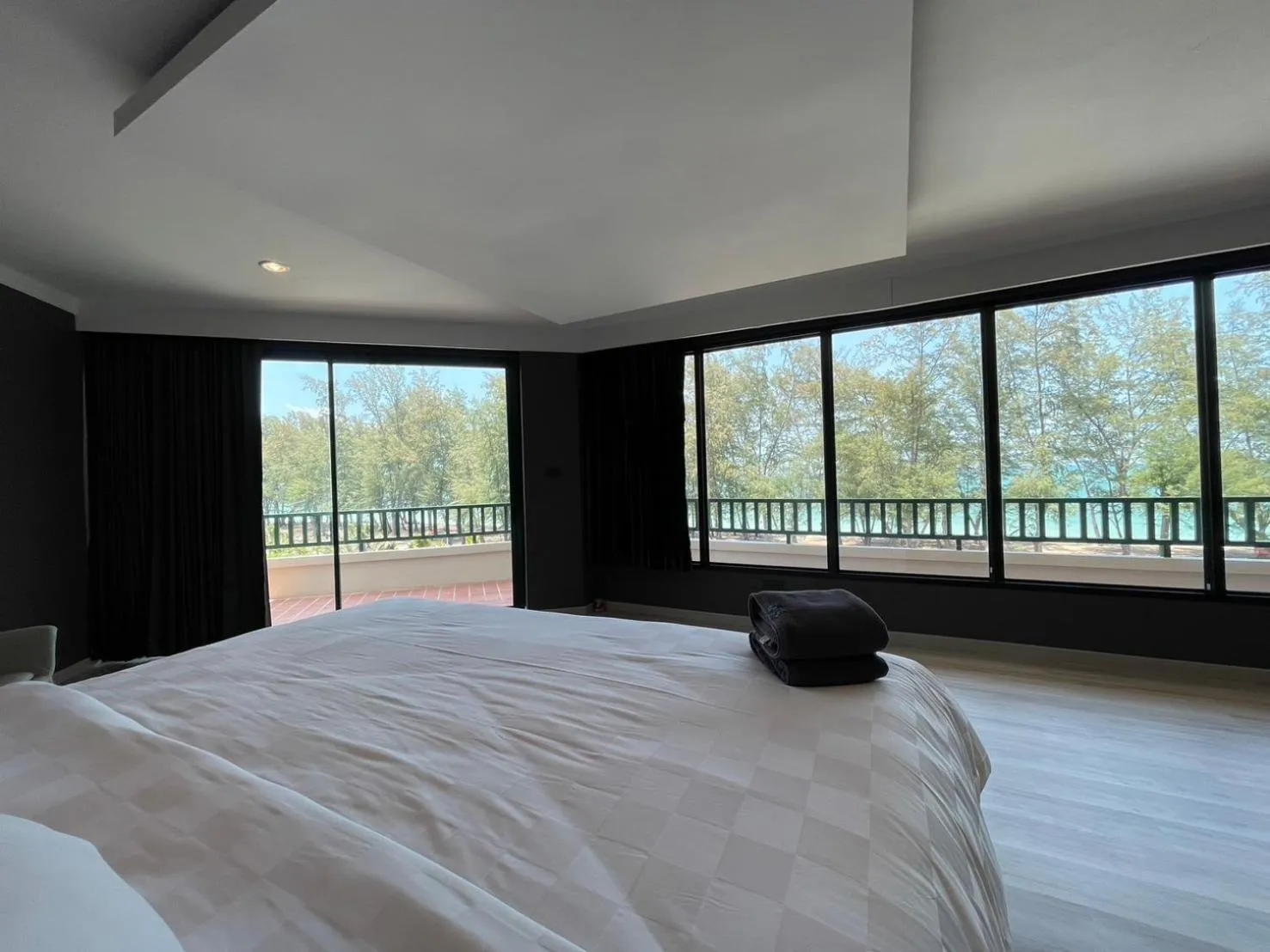 Bed in Solis Beach Hotel Rajamangala