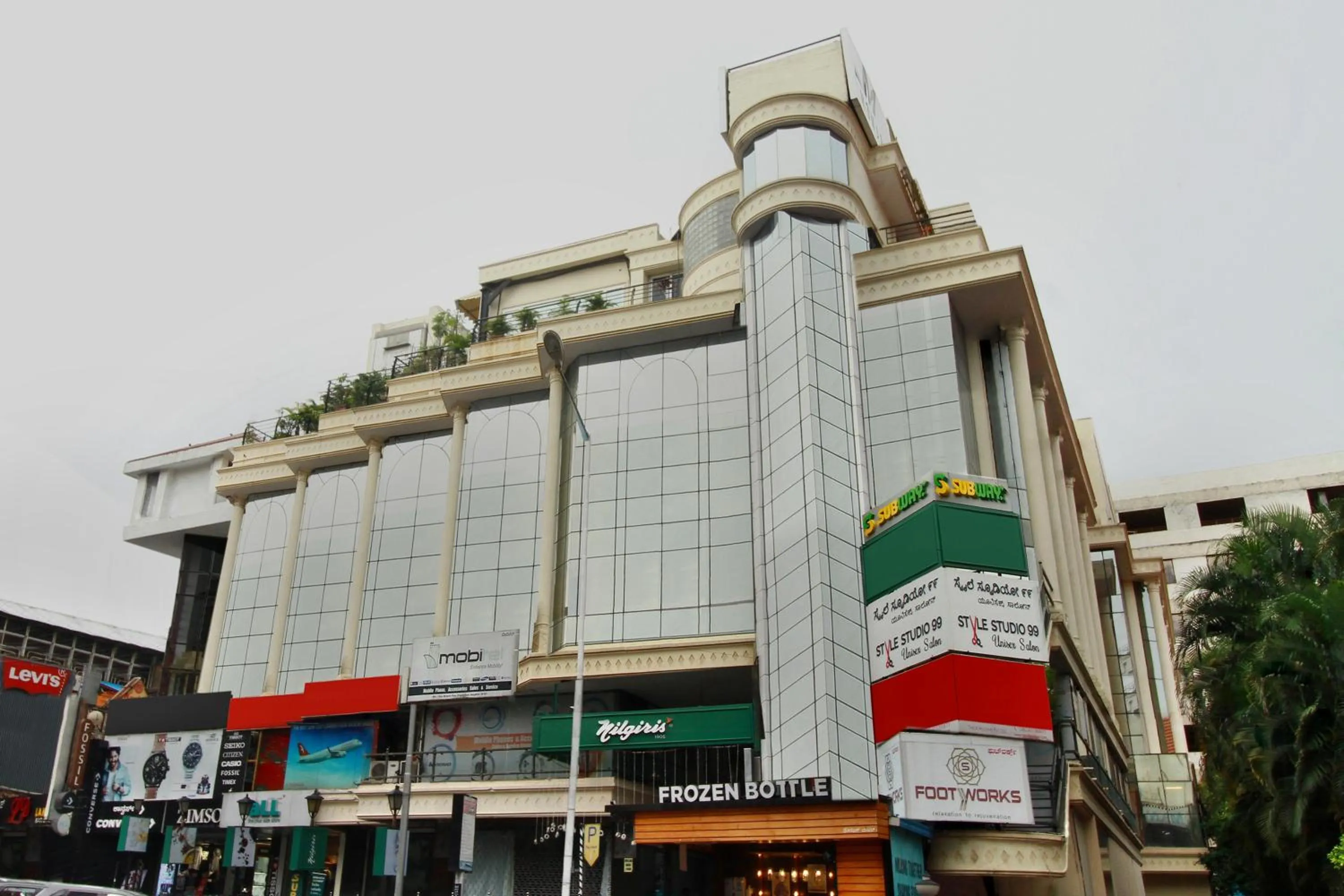 Facade/entrance in Monarch Brigade Road