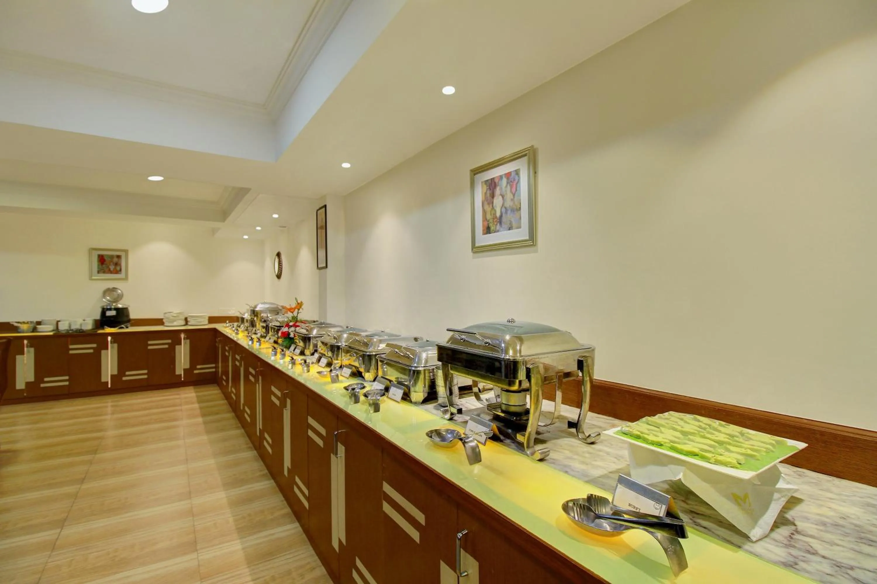 Restaurant/places to eat in Monarch Brigade Road