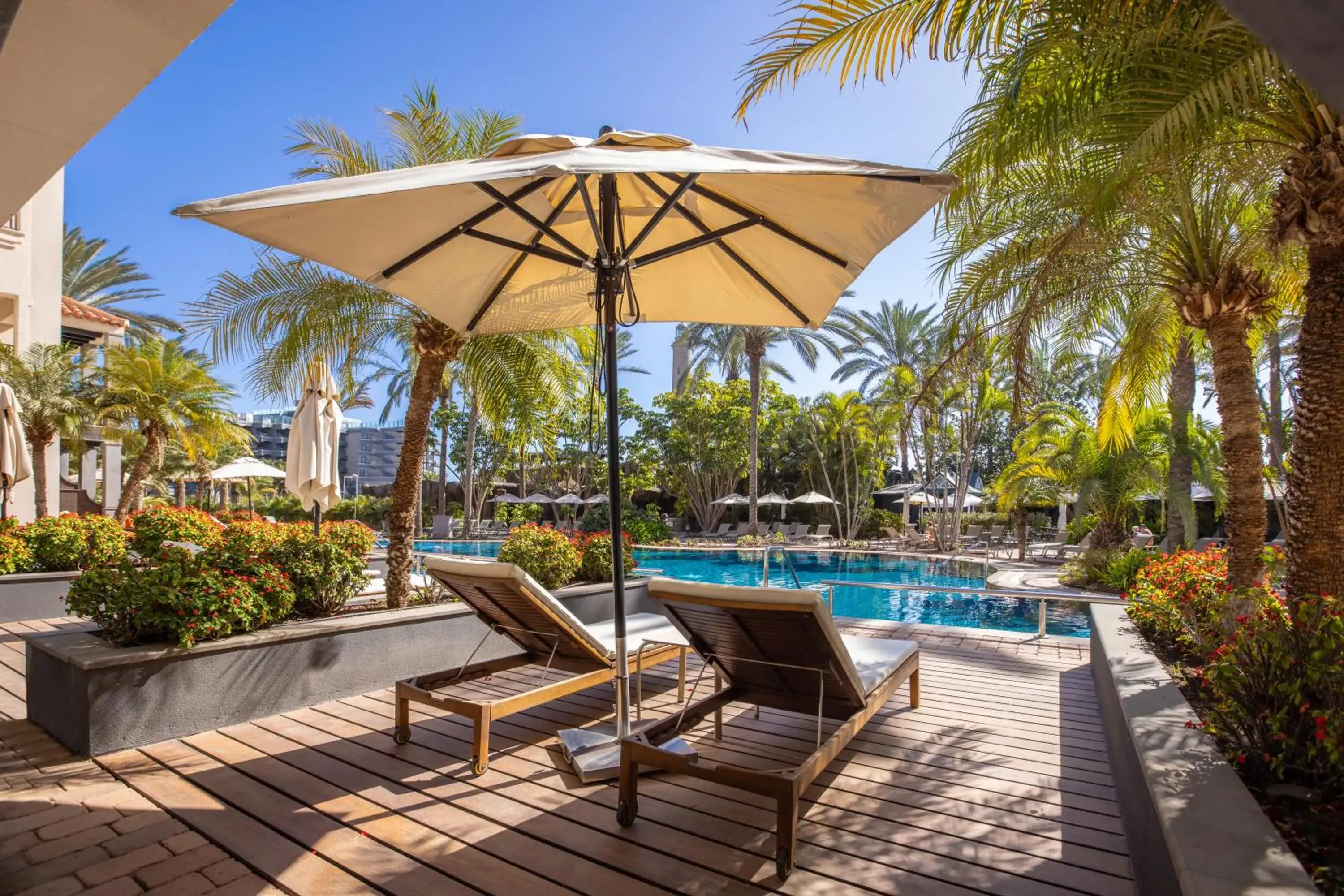 Swimming pool in Unique Club at Lopesan Costa Meloneras Resort Swimming pool in Unique Club at Lopesan Costa Meloneras Resort