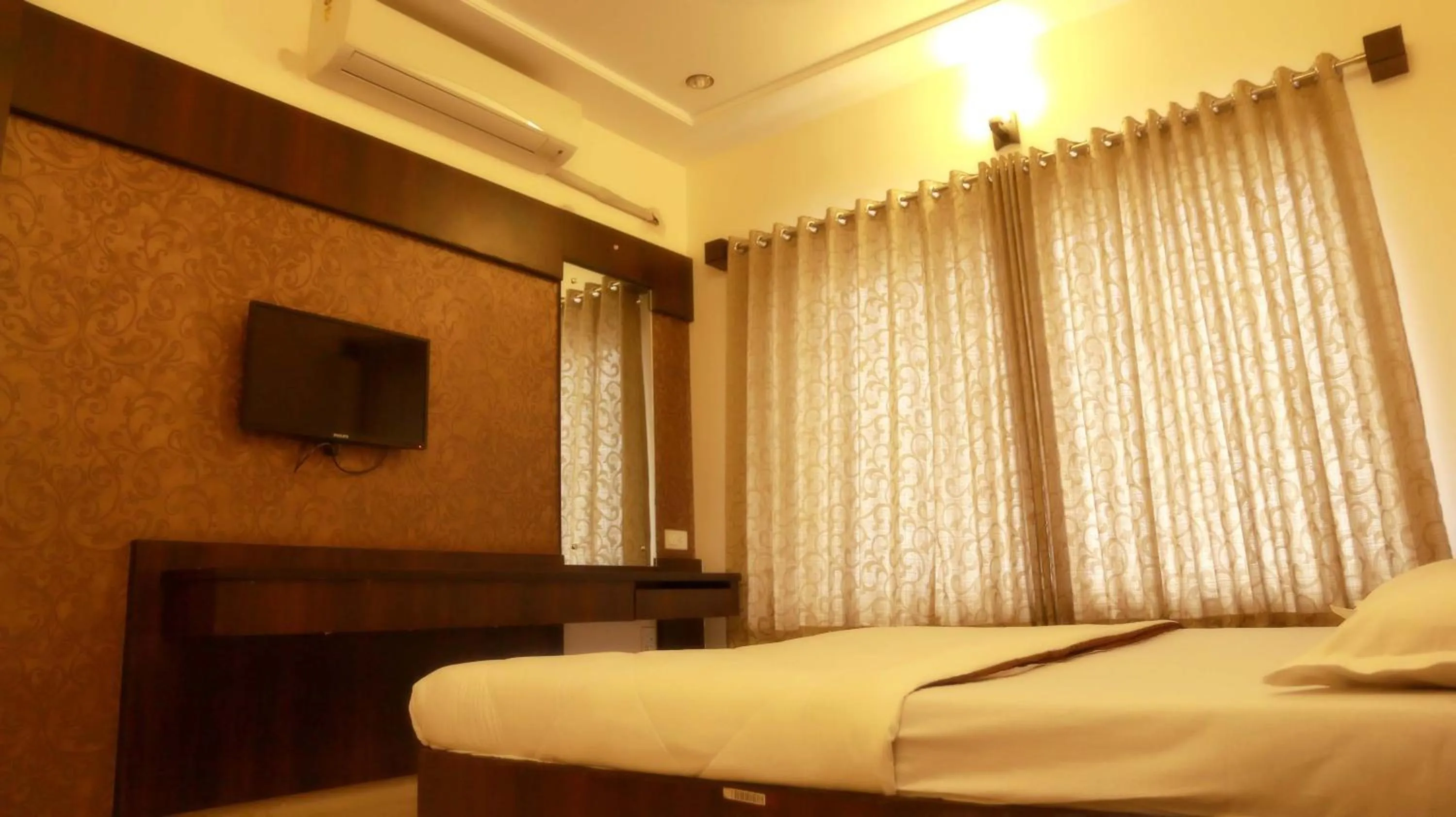 Bedroom, Bed in Hotel Sai Ramanand