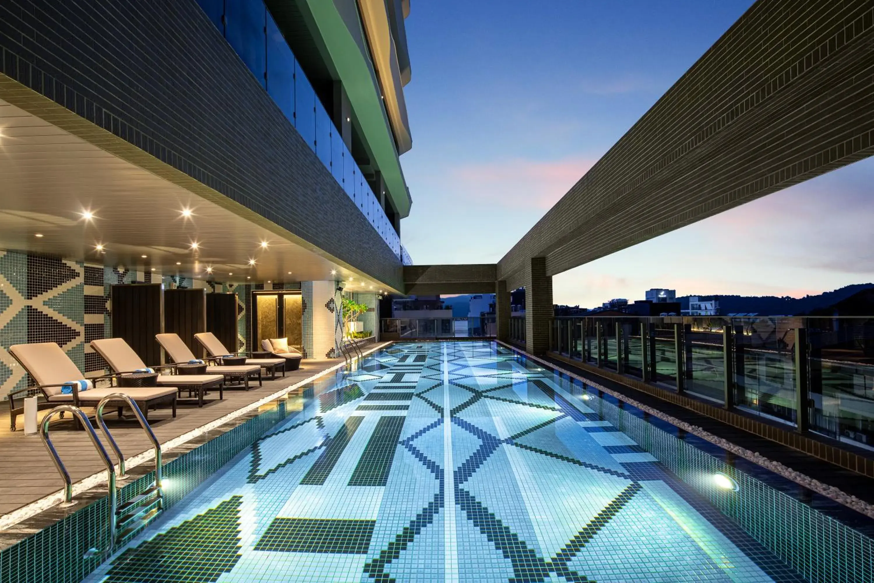 Swimming pool in Wyndham Sun Moon Lake Swimming pool in Wyndham Sun Moon Lake