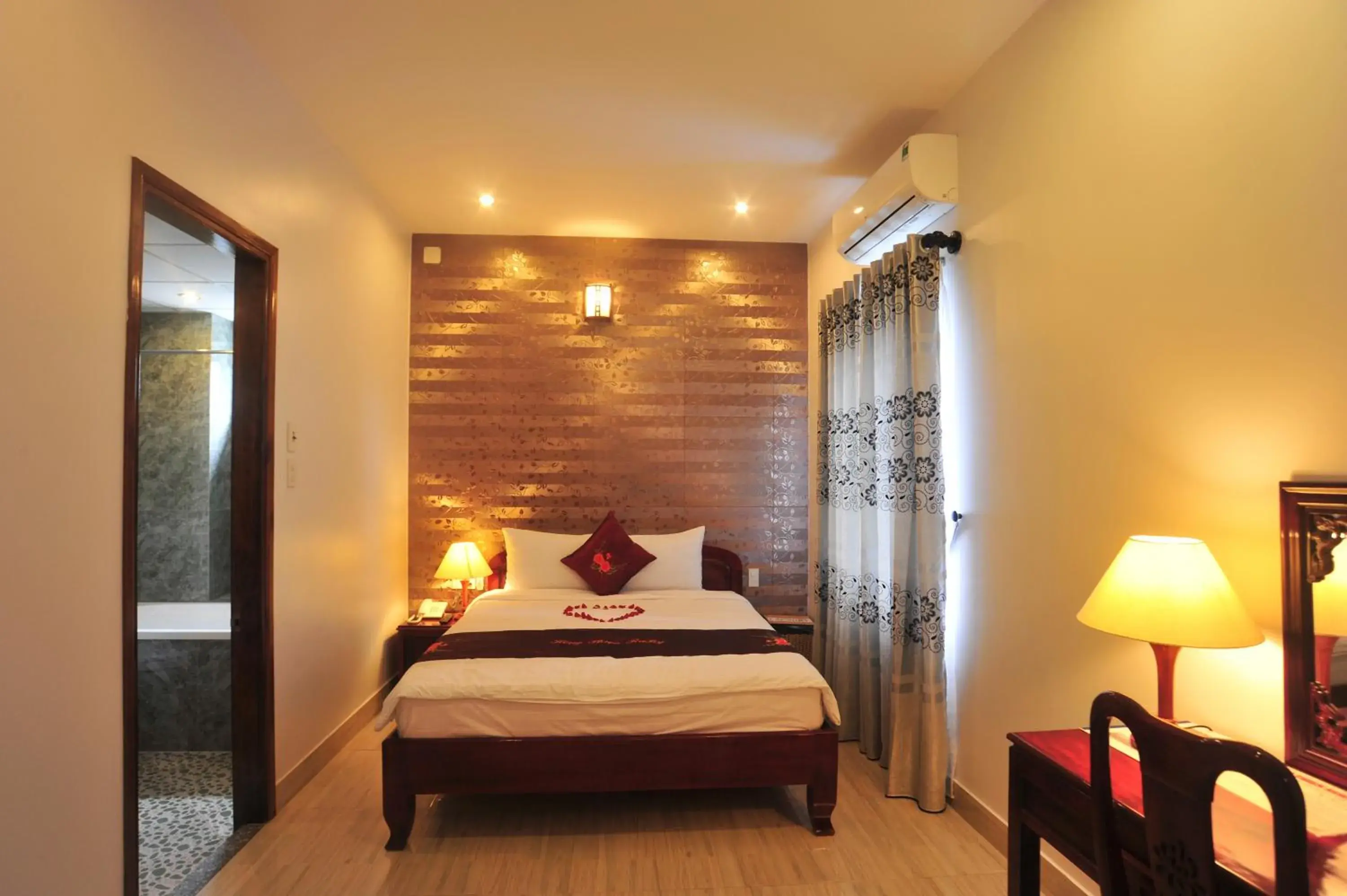 Bedroom, Bed in Hong Thien Ruby Hotel Bedroom, Bed in Hong Thien Ruby Hotel