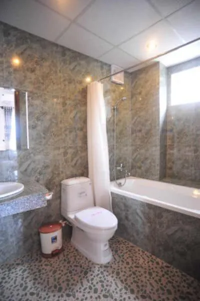 Toilet in Hong Thien Ruby Hotel