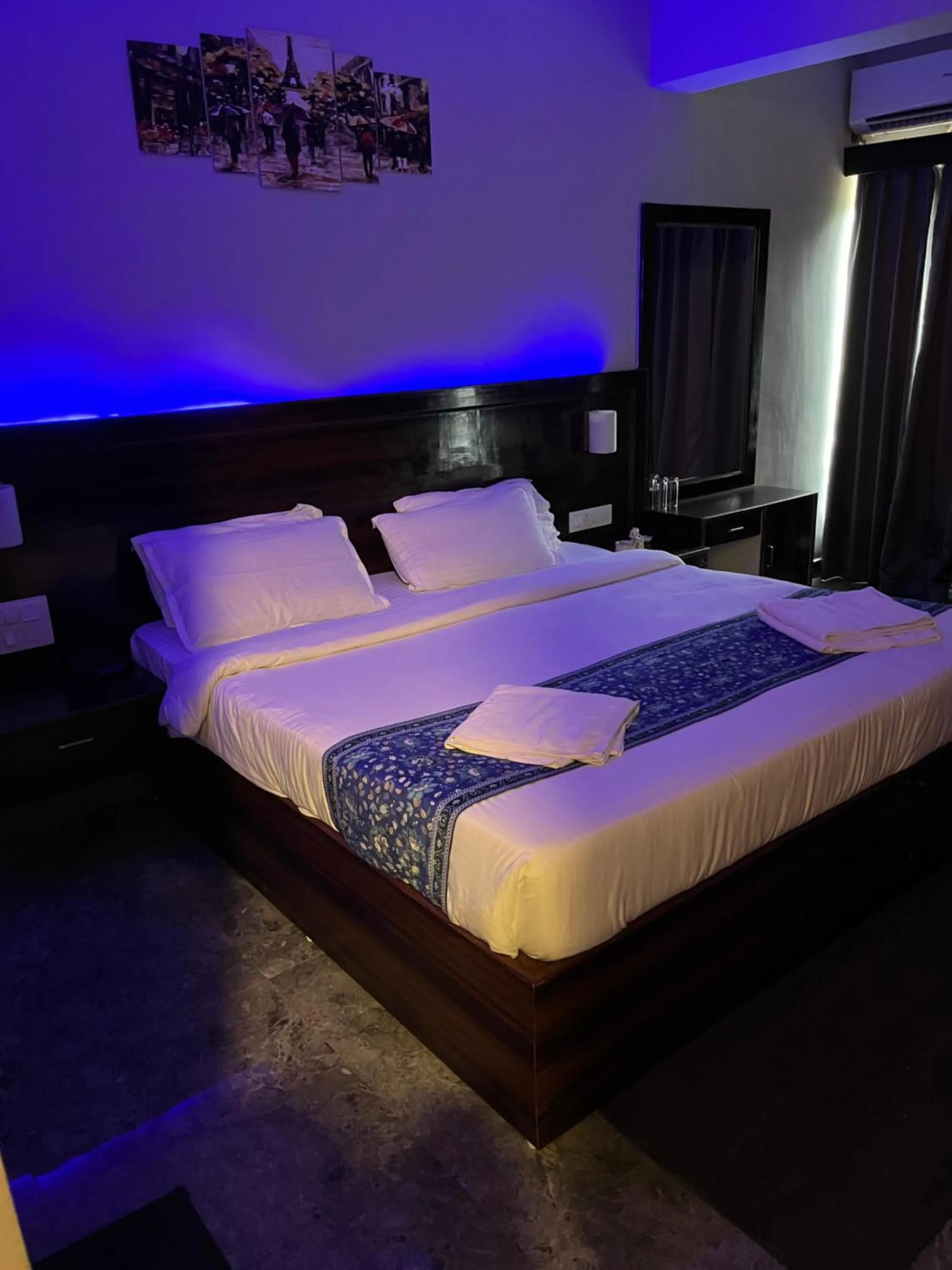 Photo of the whole room in The Terra Hotel North Goa