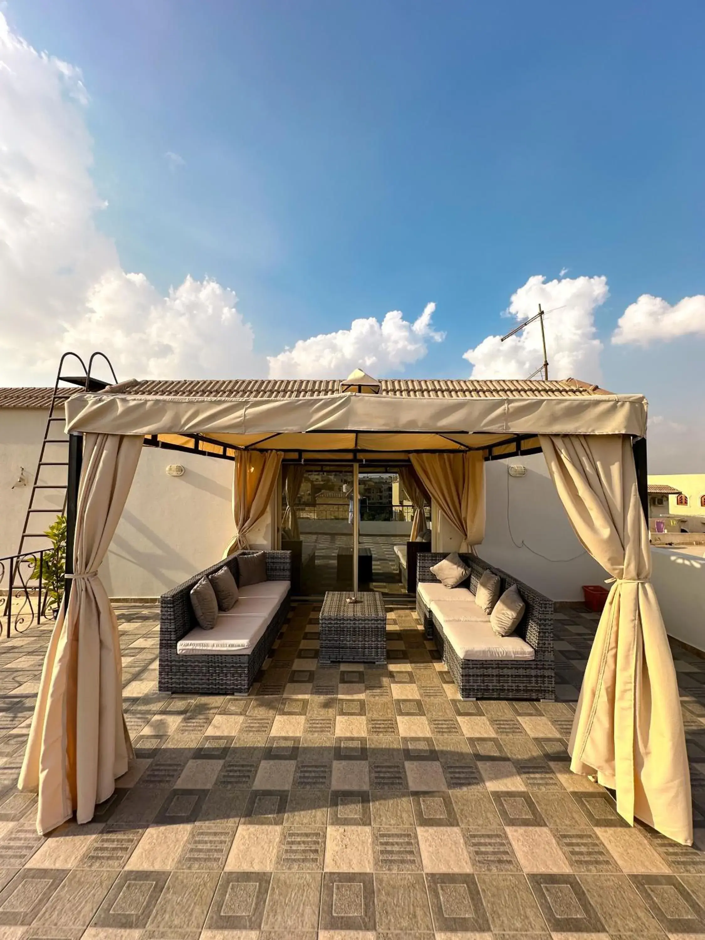 2BD Apartment in a rooftop with a private terrace 2BD Apartment in a rooftop with a private terrace