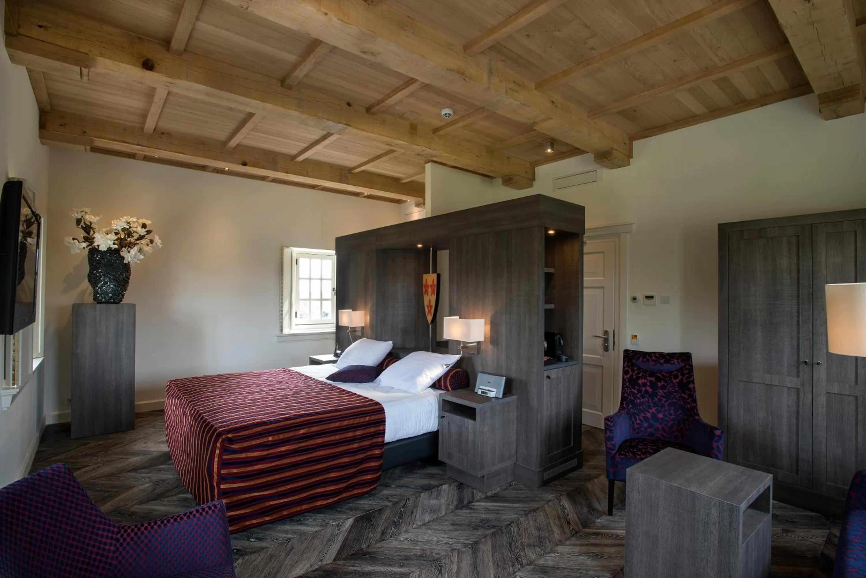 Photo of the whole room, Bed in Romantik Hotel Kasteel Daelenbroeck