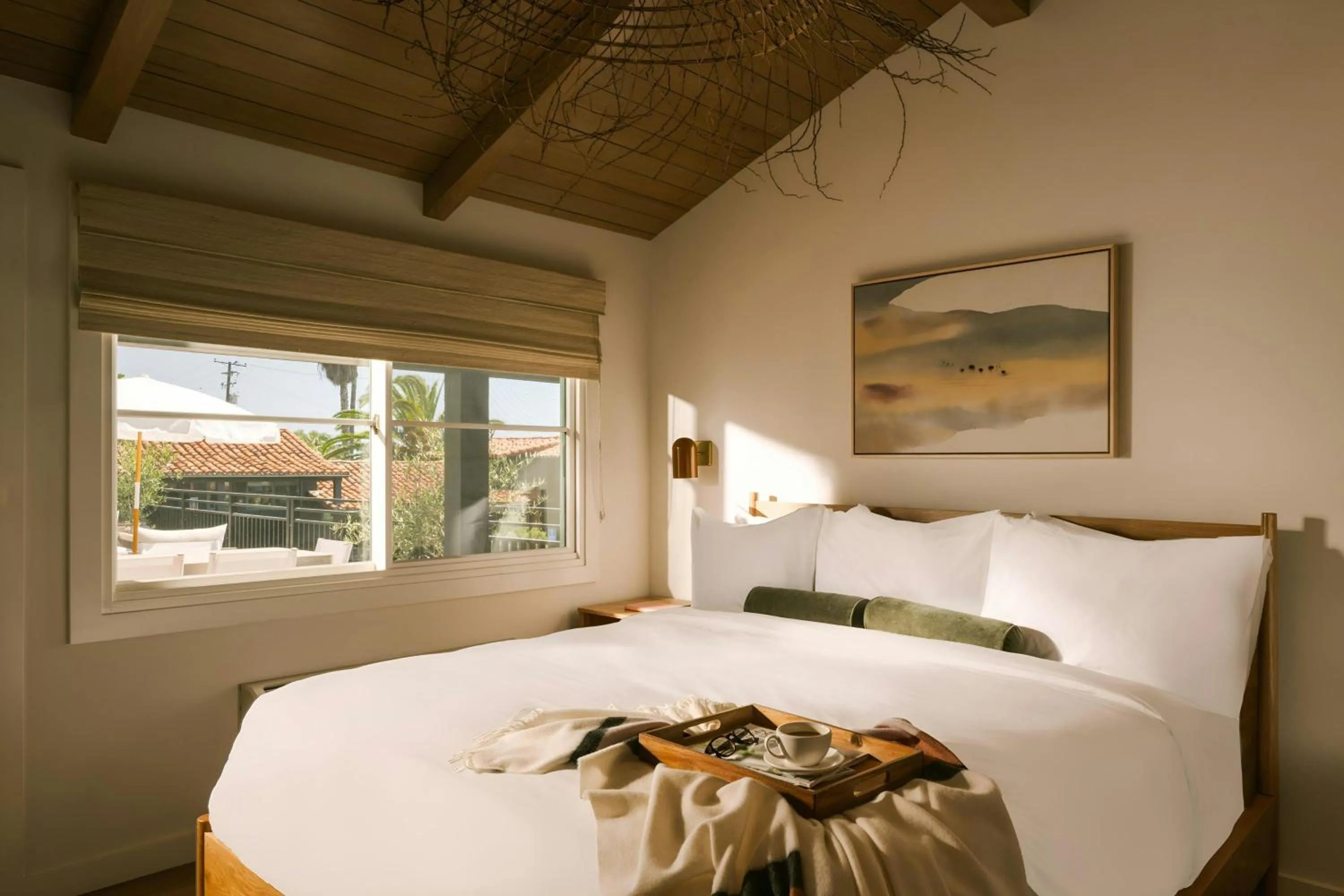 Bedroom, Bed in Woods Cove Hotel Laguna Beach, Sonder by Marriott Bonvoy
