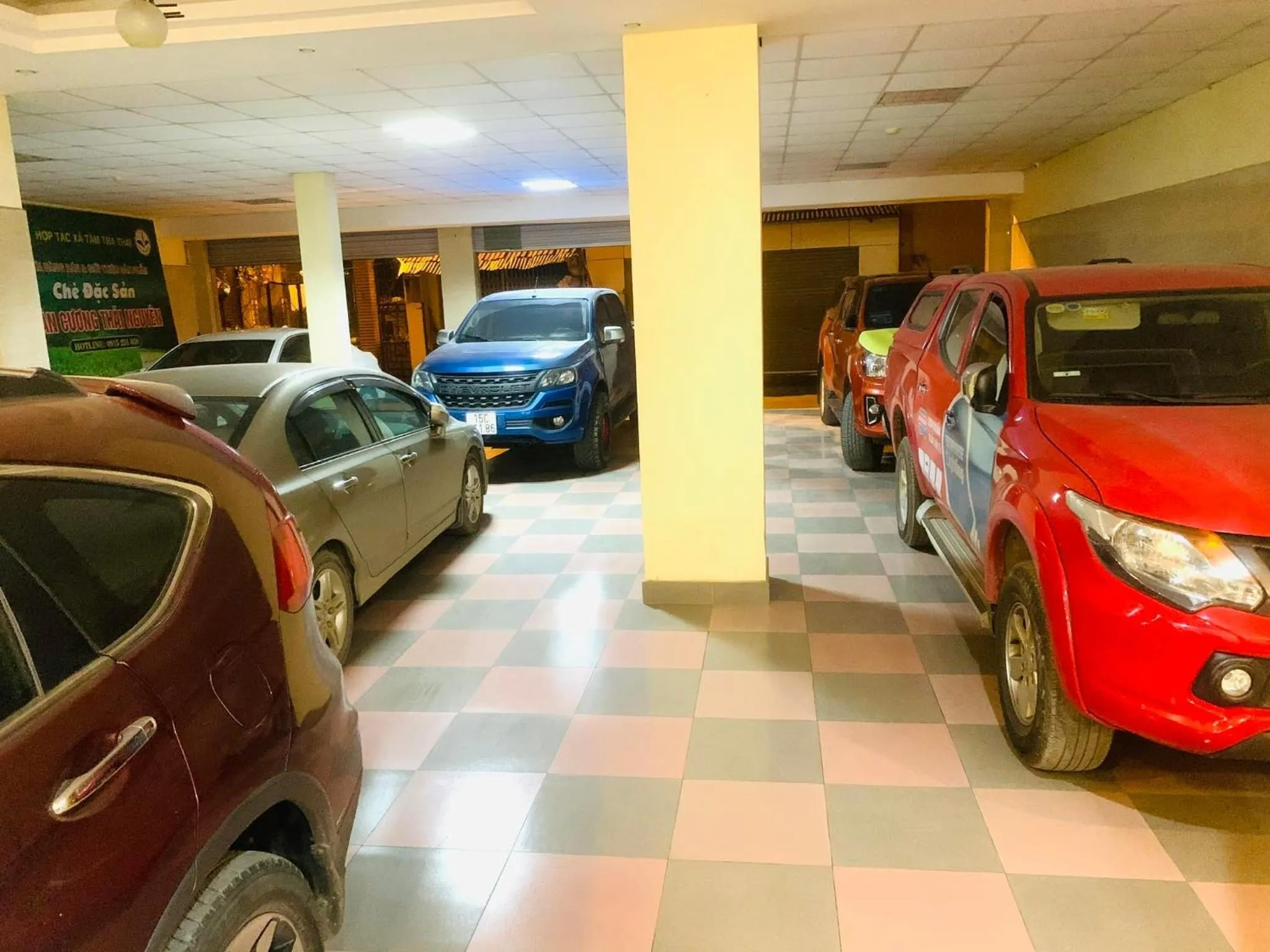 Parking in Hoang Yen Hotel - Gần đại học Sư Phạm TN