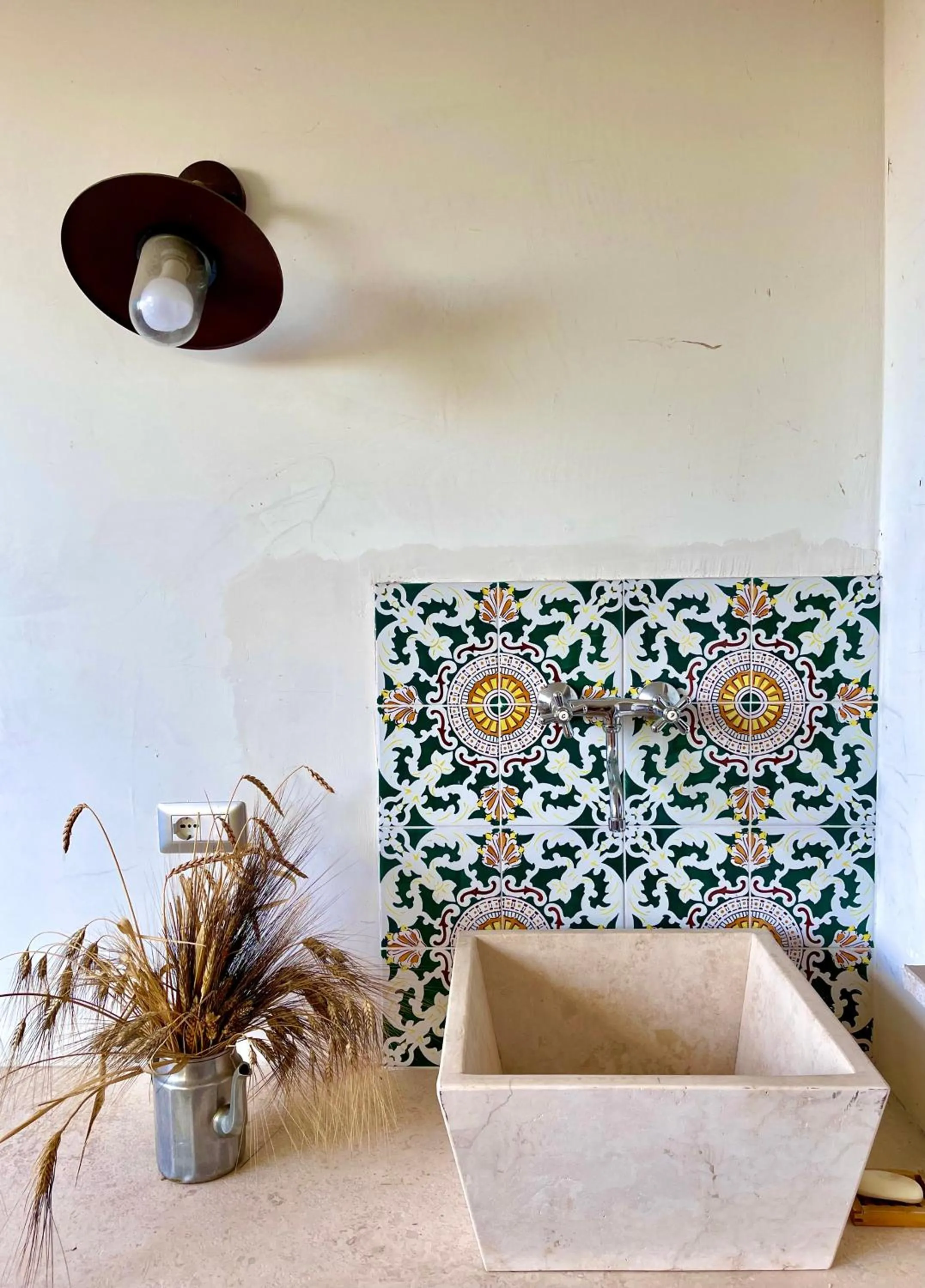 Decorative detail in Donna Vittori - Borgo Agricolo