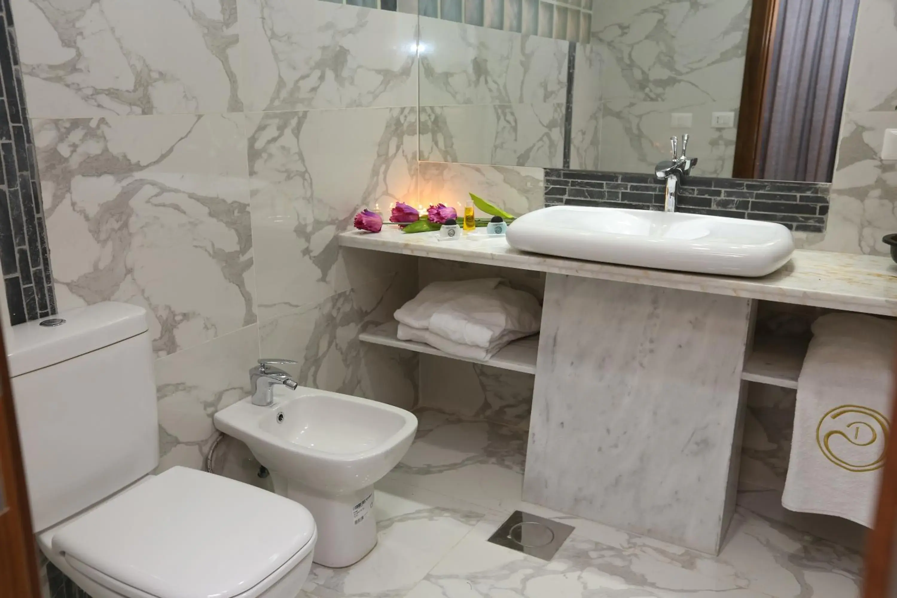 Basic Single Room - single occupancy in Delora Hotel and Suites Basic Single Room - single occupancy in Delora Hotel and Suites