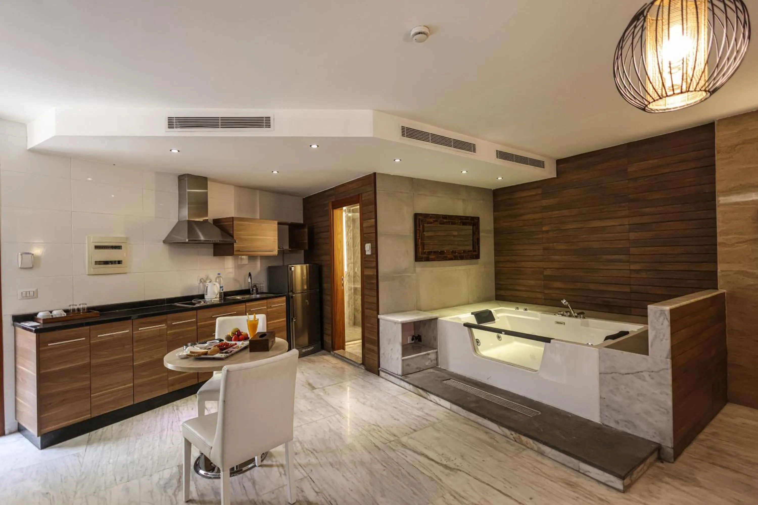 Delora Hotel and Suites