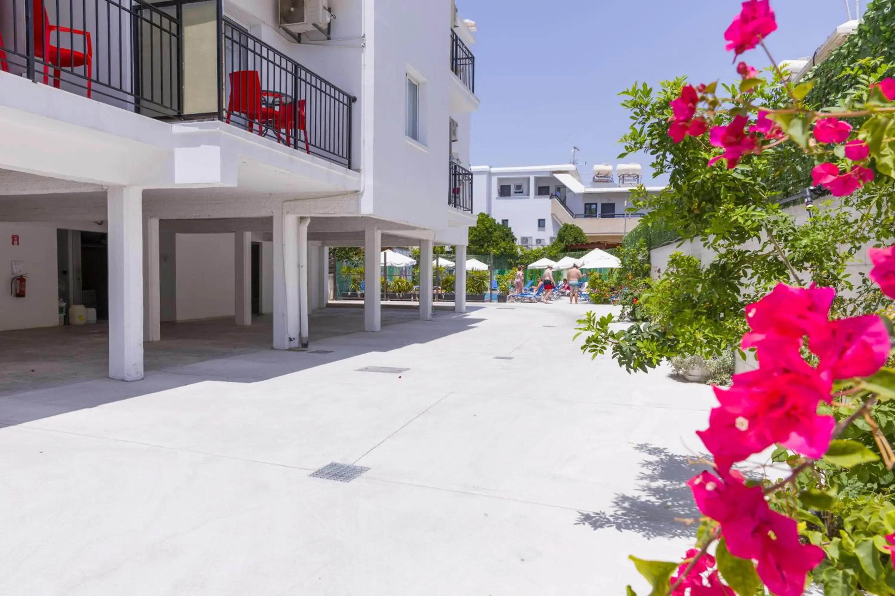 Property building in Alecos Hotel Apartments Property building in Alecos Hotel Apartments