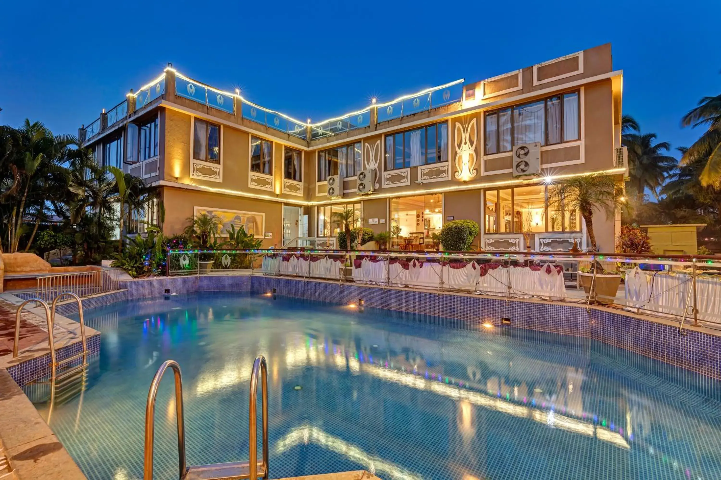 Swimming pool in Club Mahindra Acacia Palms Swimming pool in Club Mahindra Acacia Palms