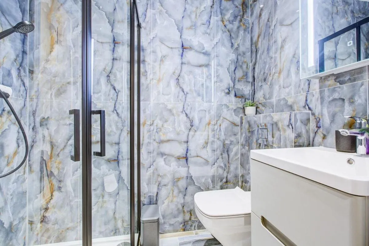 Bathroom in Cornwall - The Duke and Duchess
