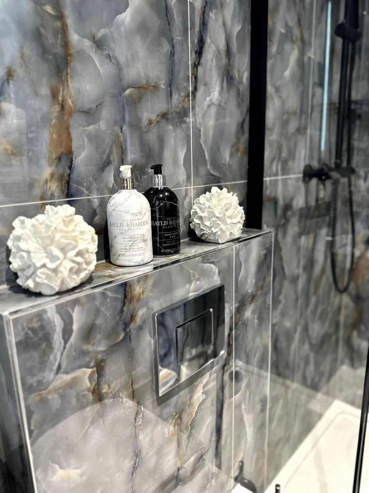 Bathroom in Cornwall - The Duke and Duchess