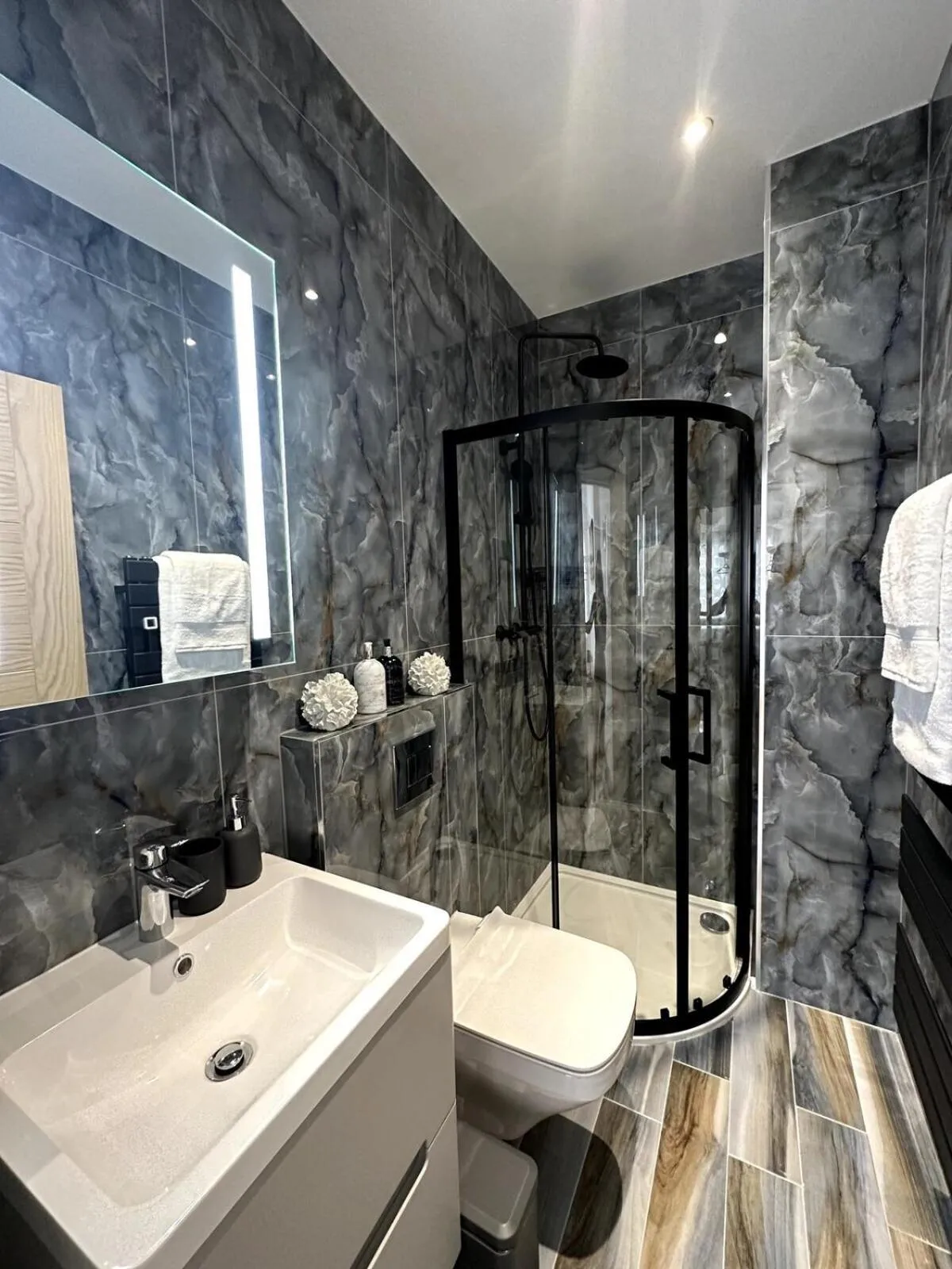 Bathroom in Cornwall - The Duke and Duchess