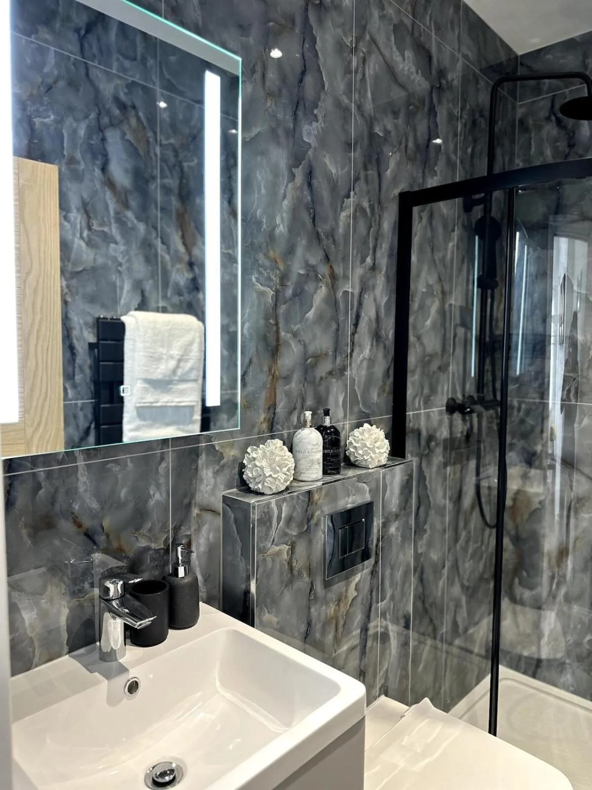 Bathroom in Cornwall - The Duke and Duchess