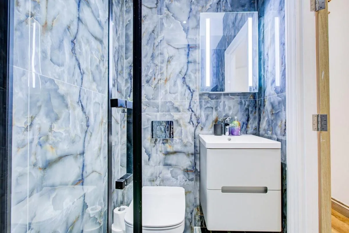 Bathroom in Cornwall - The Duke and Duchess