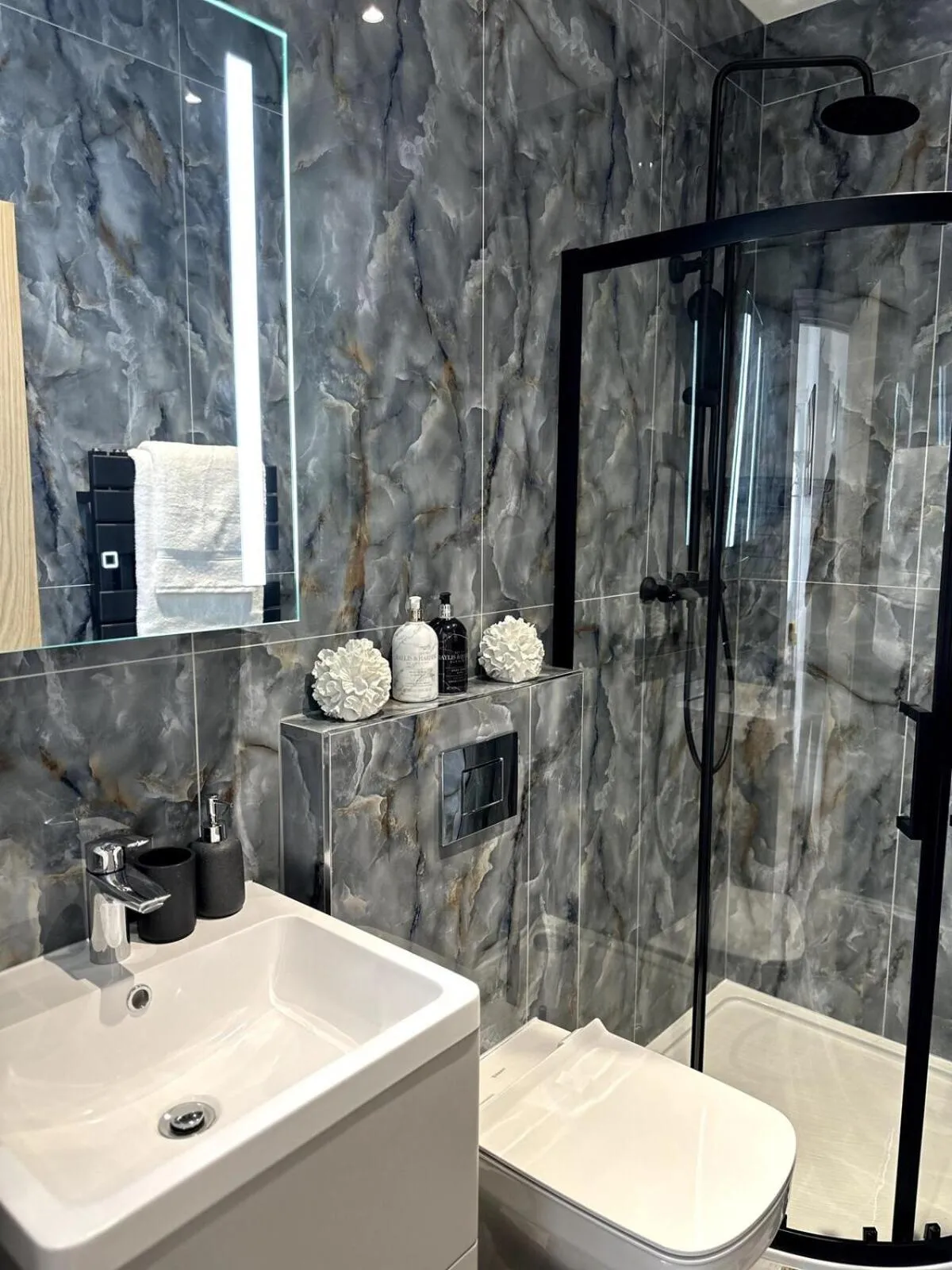 Bathroom in Cornwall - The Duke and Duchess