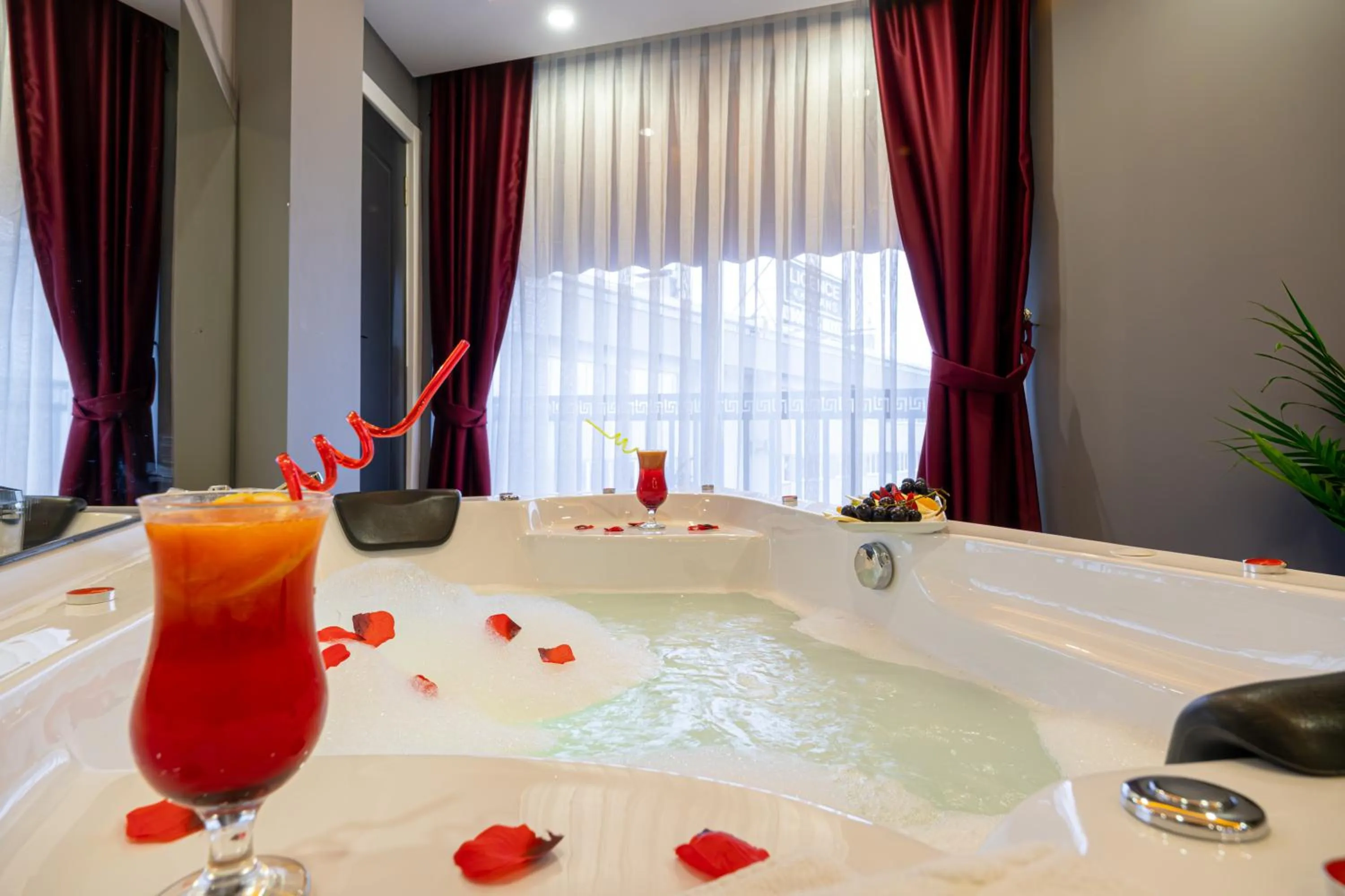 Hot Tub in Viv City Hotel