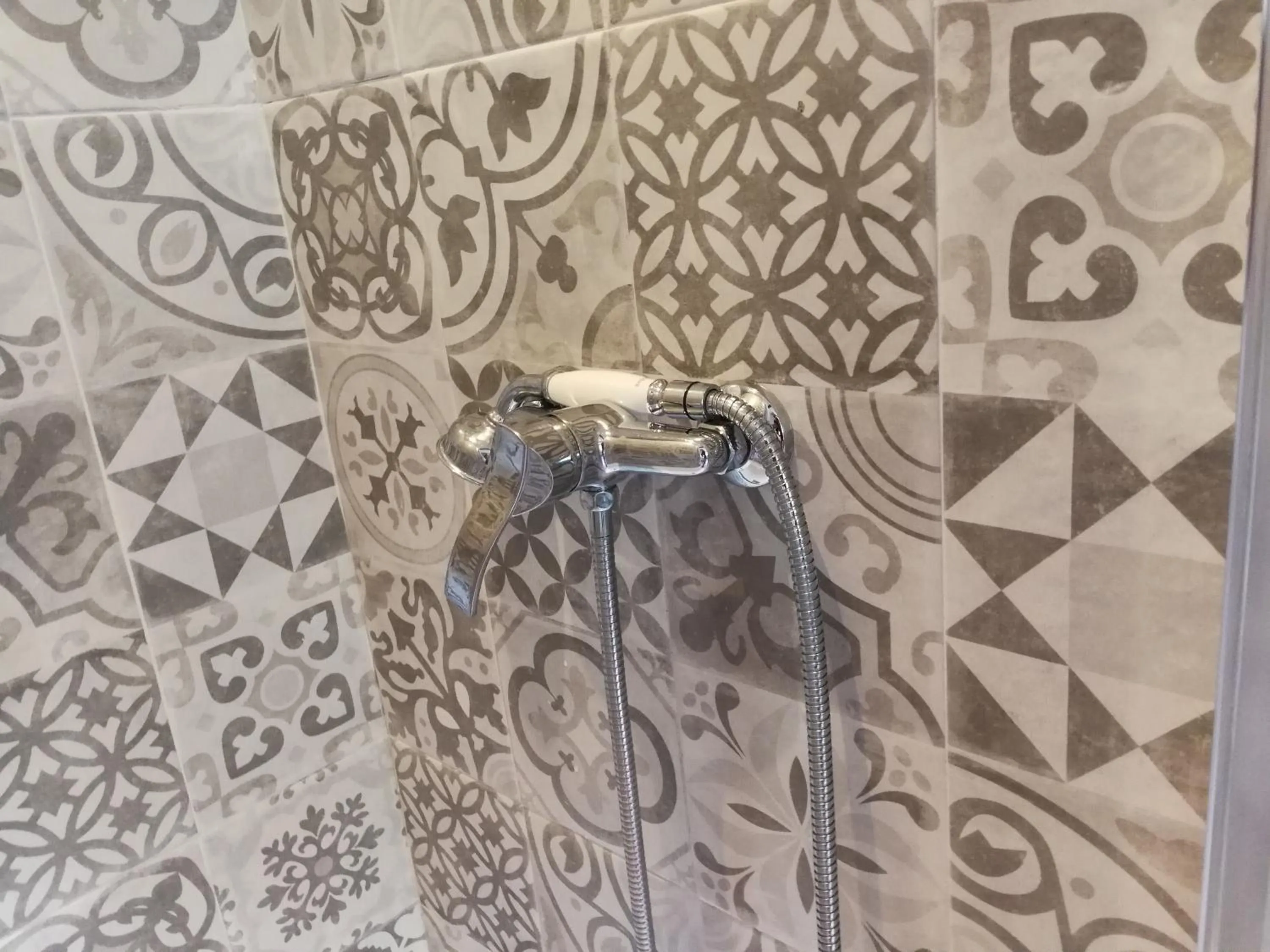 Shower in La Bastide des Mûriers