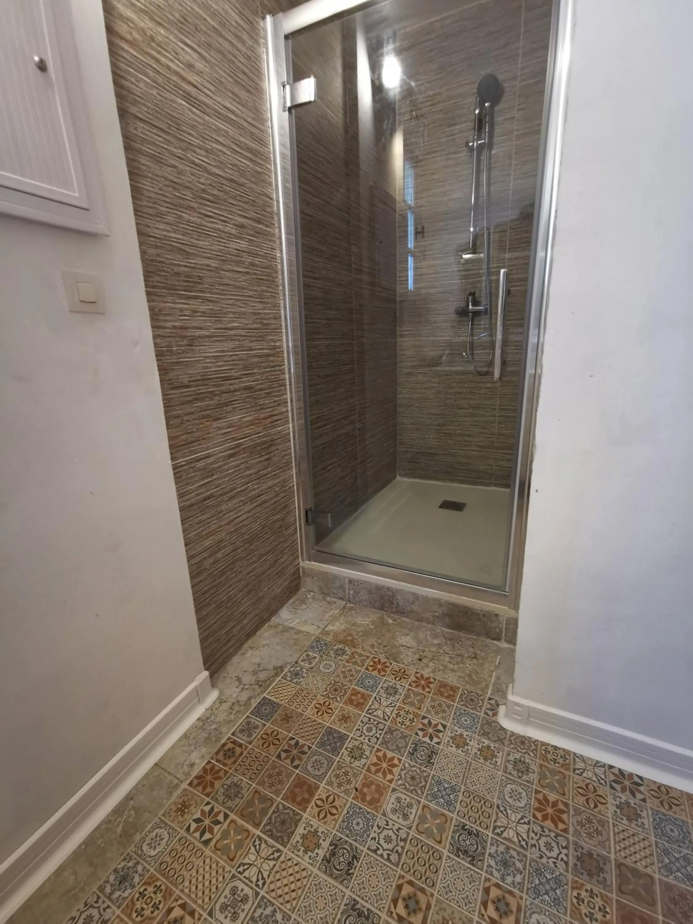 Shower in La Bastide des Mûriers