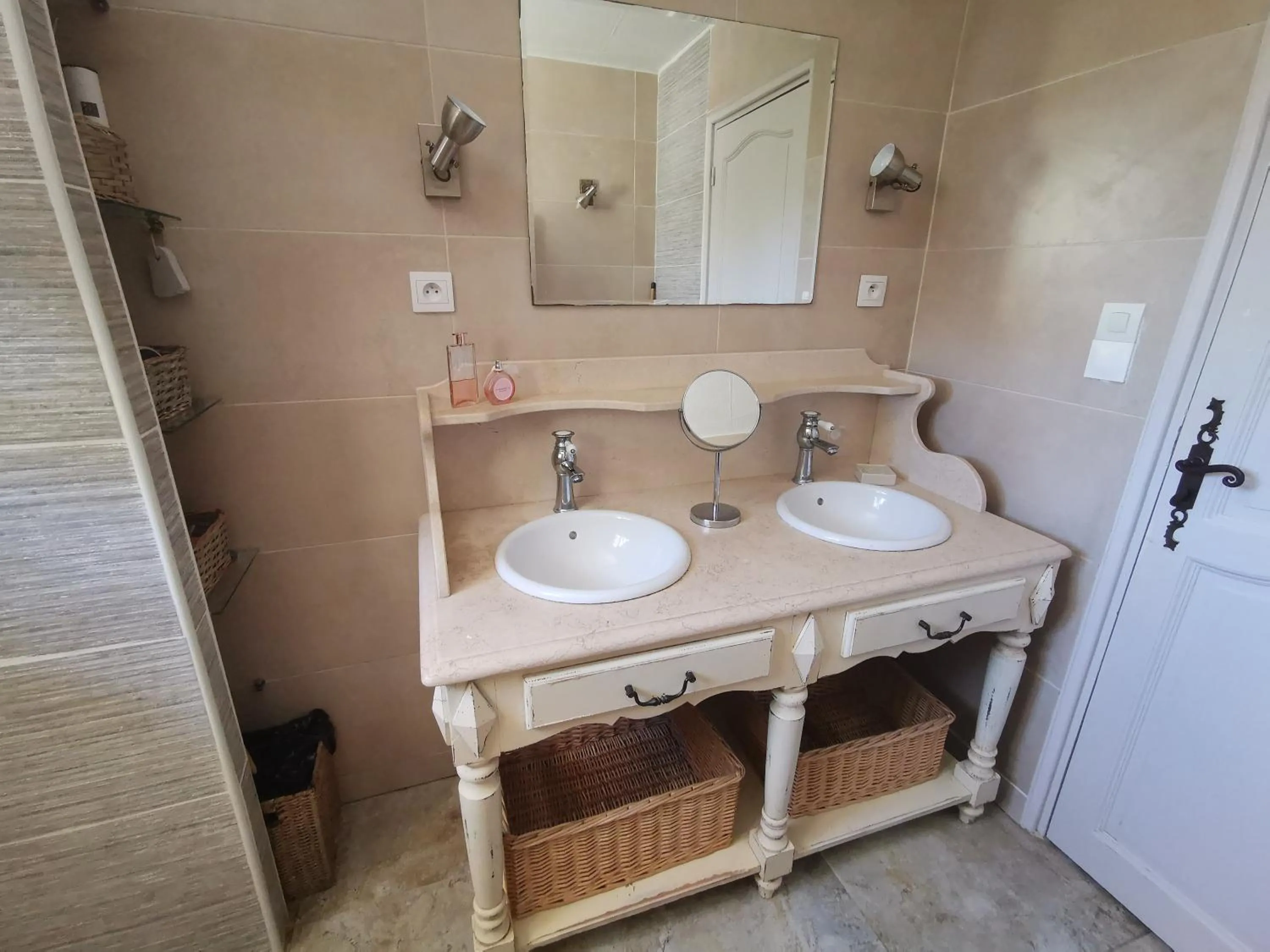 Bathroom in La Bastide des Mûriers