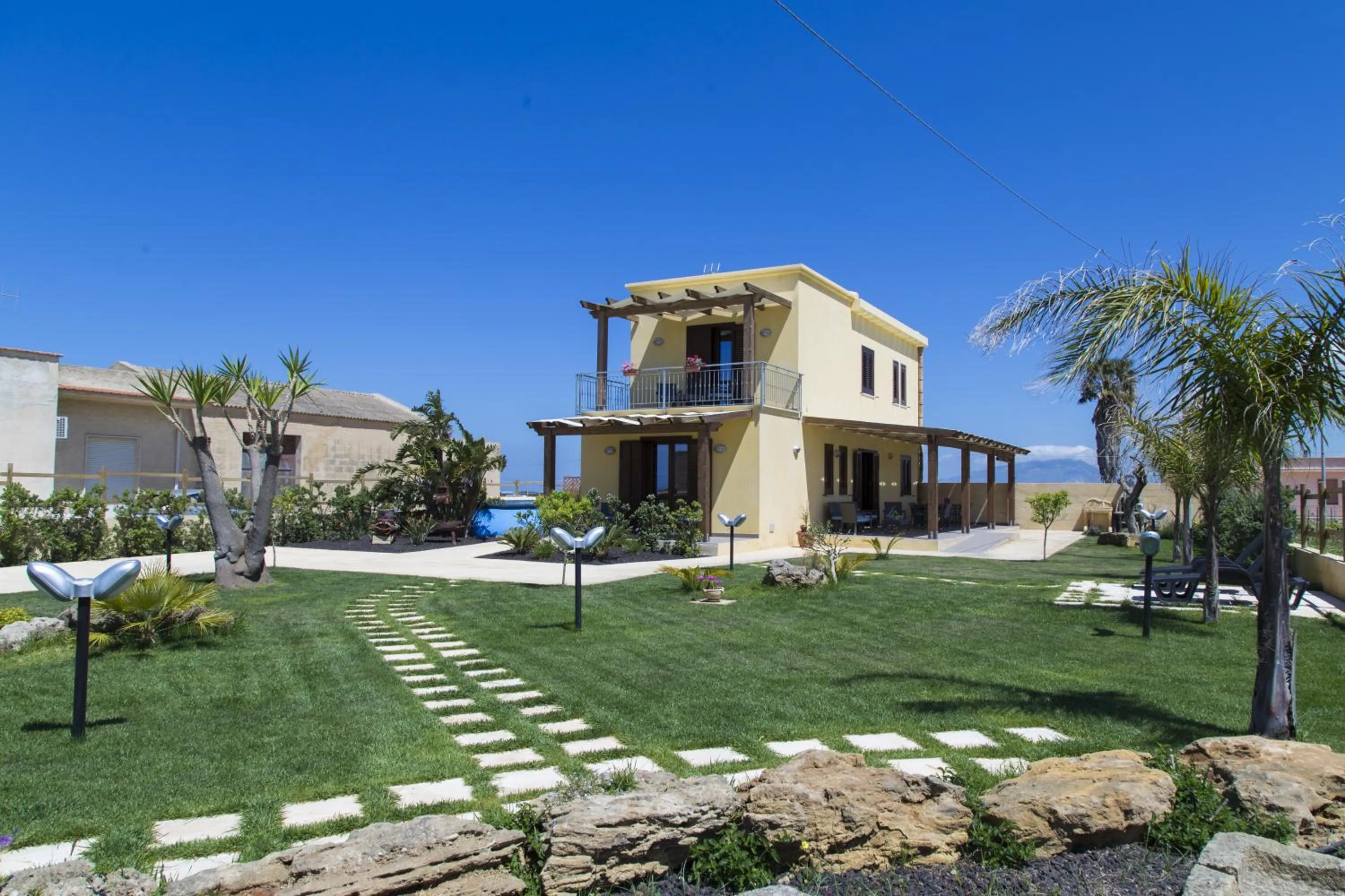 Facade/entrance in Villa del Vento