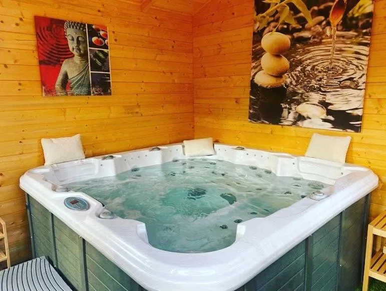 Hot Tub in La maison de la Cigale
