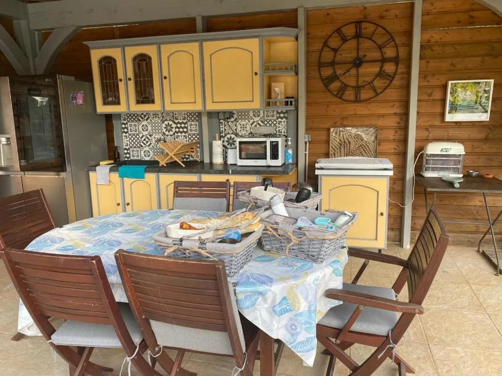 Kitchen or kitchenette in La maison de la Cigale