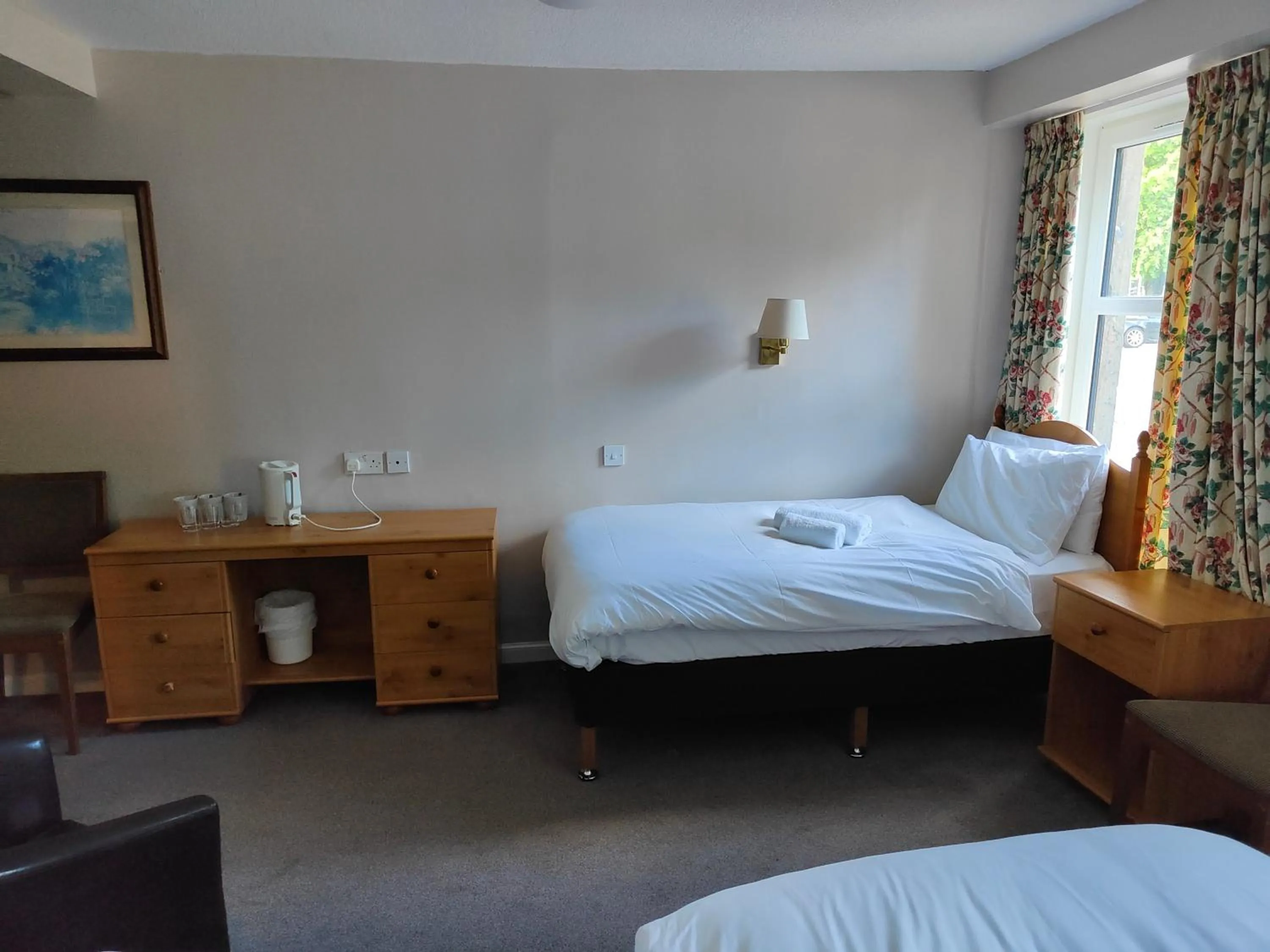 Triple Room - Disability Access in Richmond Arms Hotel