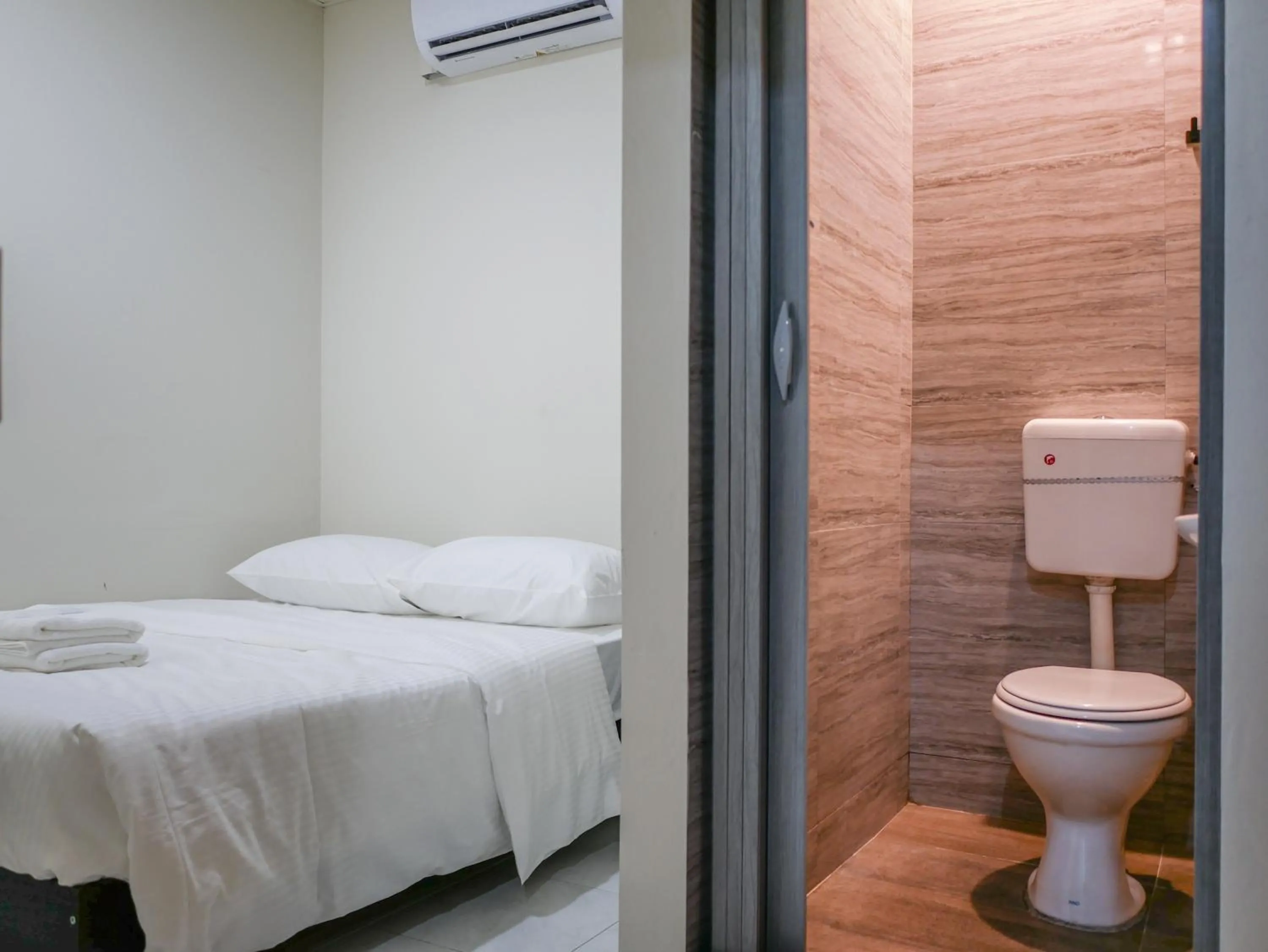 Toilet, Bed in Aayu Chulia - Chulia St, George Town