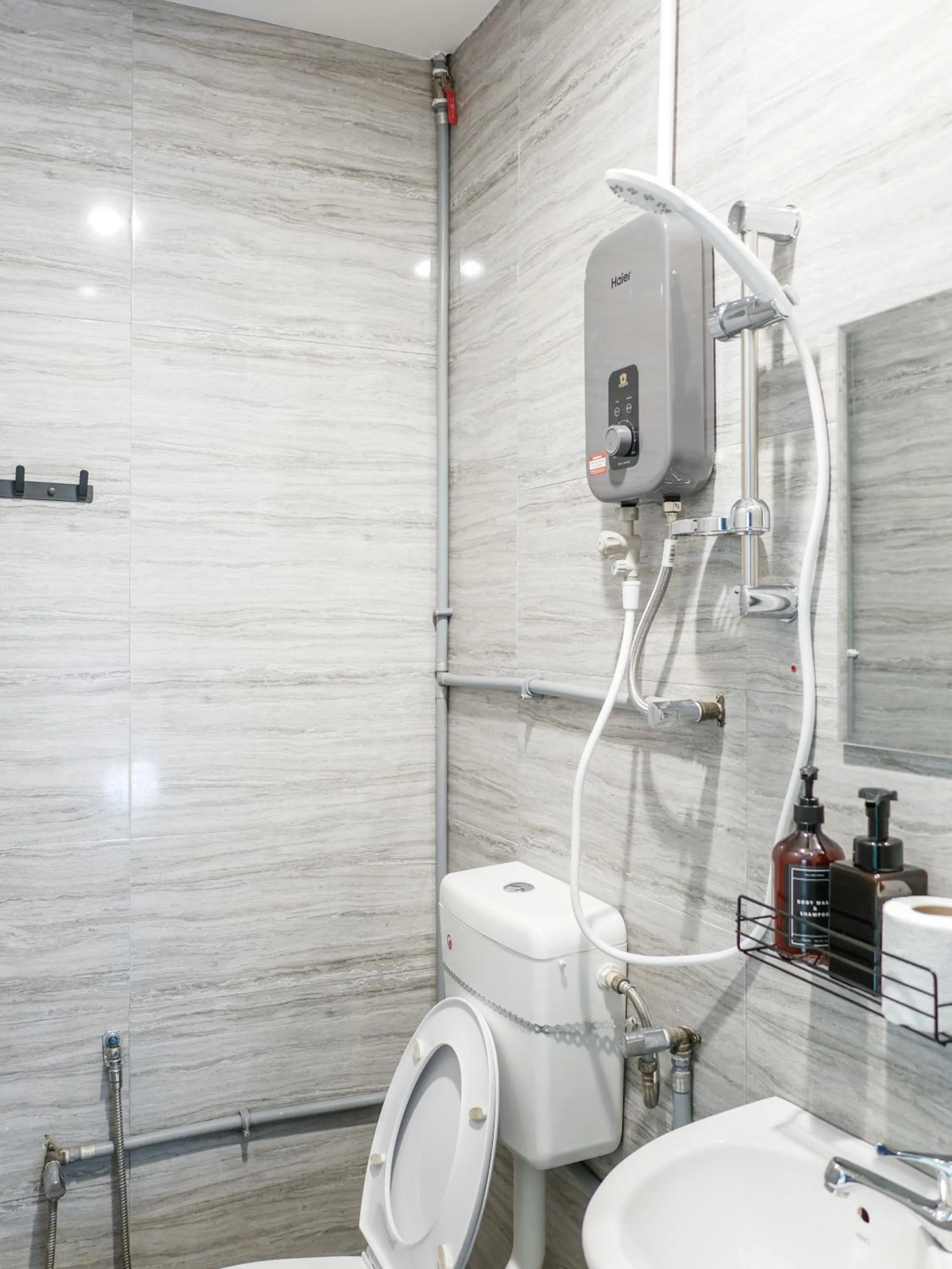 Shower in Aayu Chulia - Chulia St, George Town