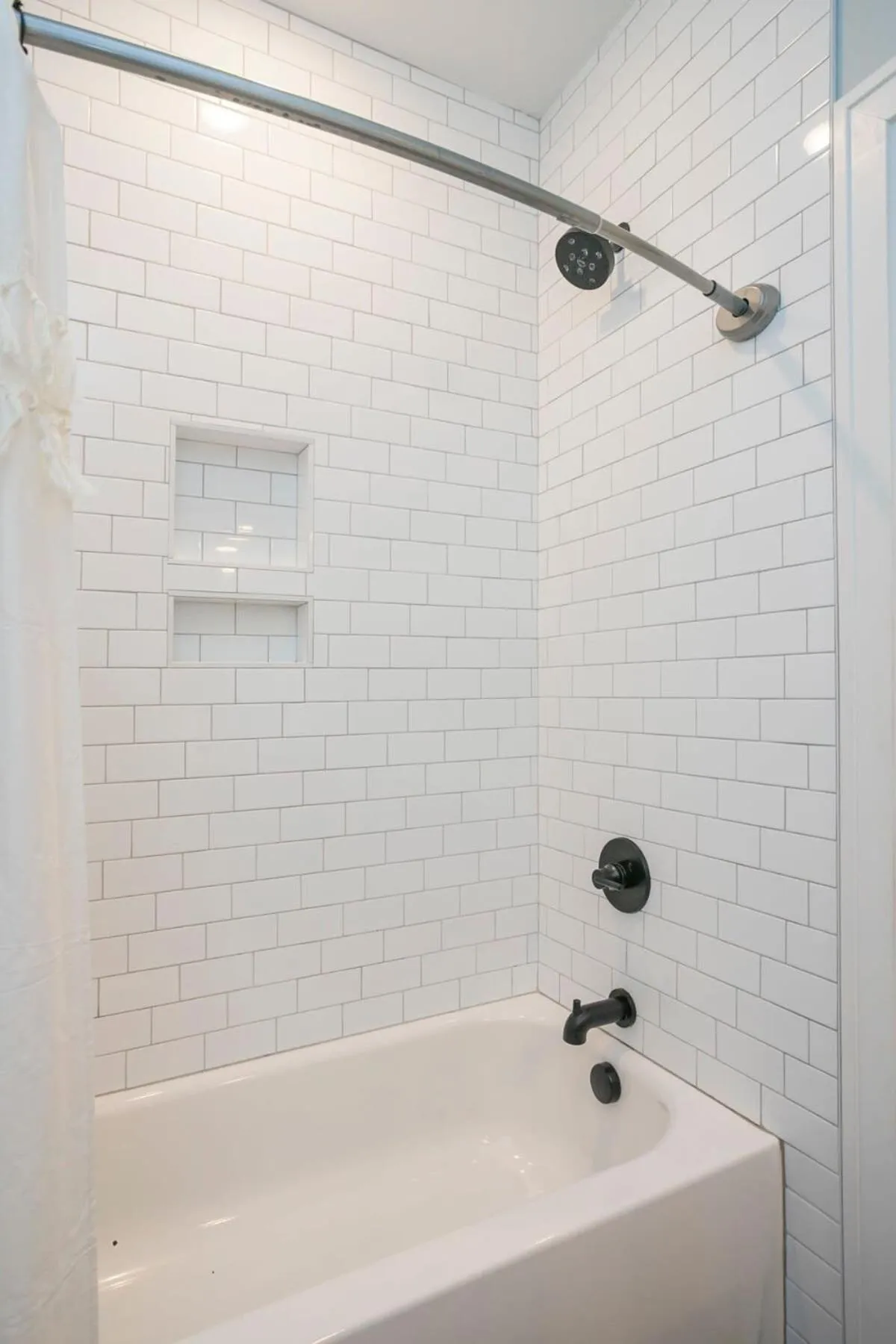 3 King Beds in Hip East Nash Home 1 Mile to DWNTN