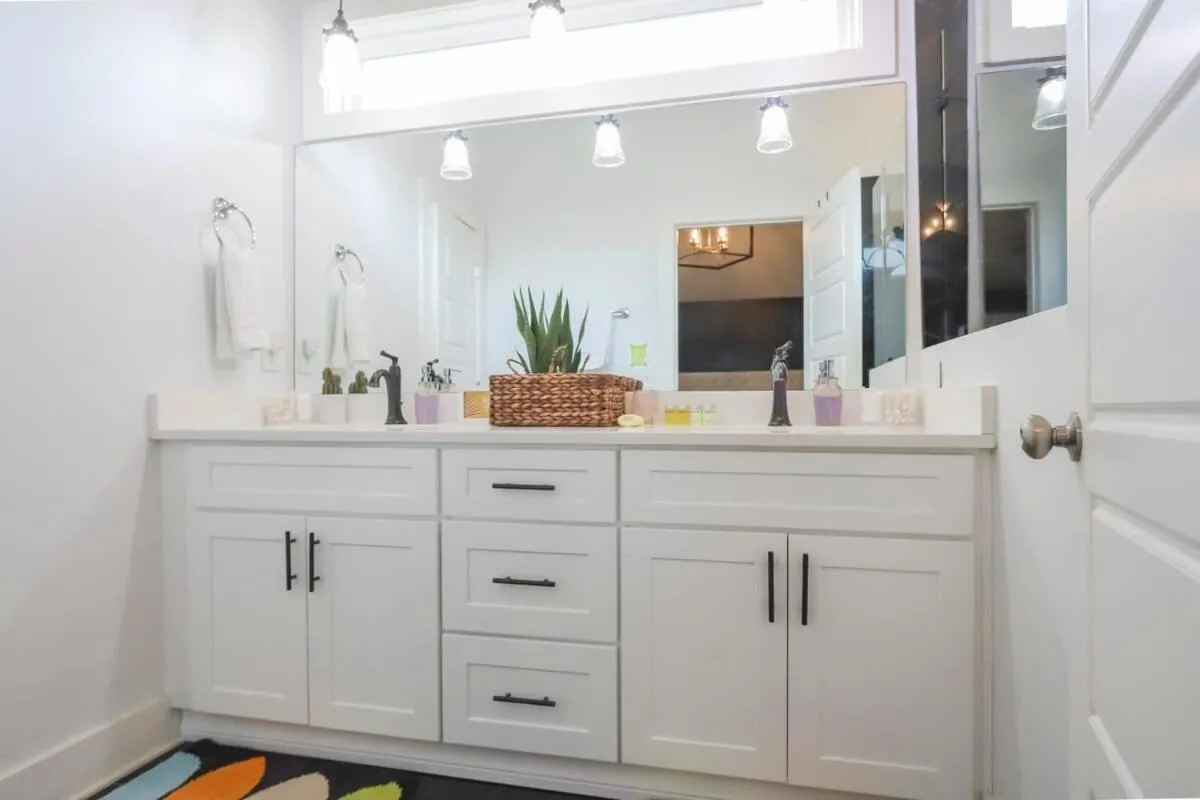 Stylish Home for 12 8th Ave South 6 Beds